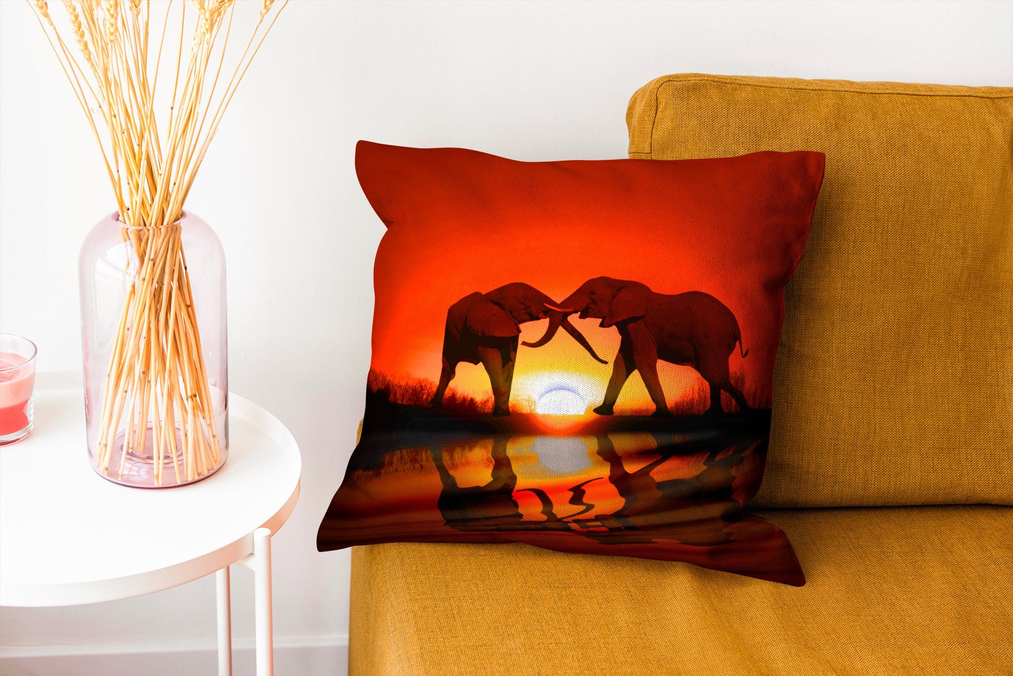 Elefantenpaar Zierkissen mit Schlafzimmer, für Dekokissen MuchoWow Sofakissen Füllung Deko, Wohzimmer, bei Sonnenuntergang,