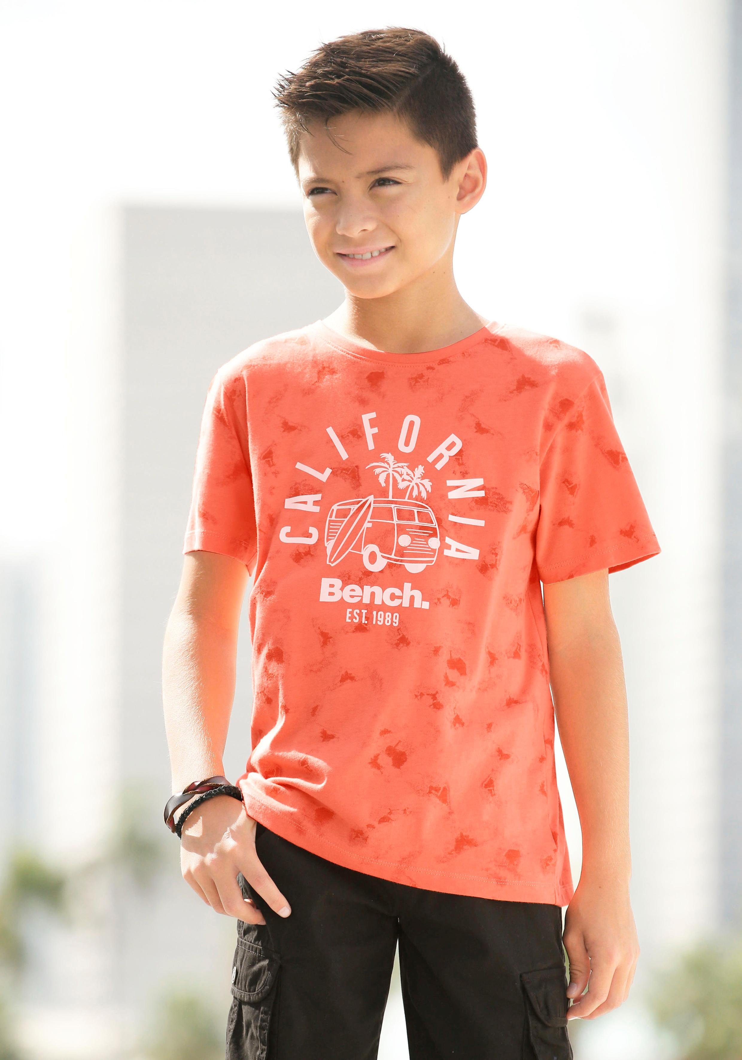 Bench. TShirt, In cooler Batikoptik und