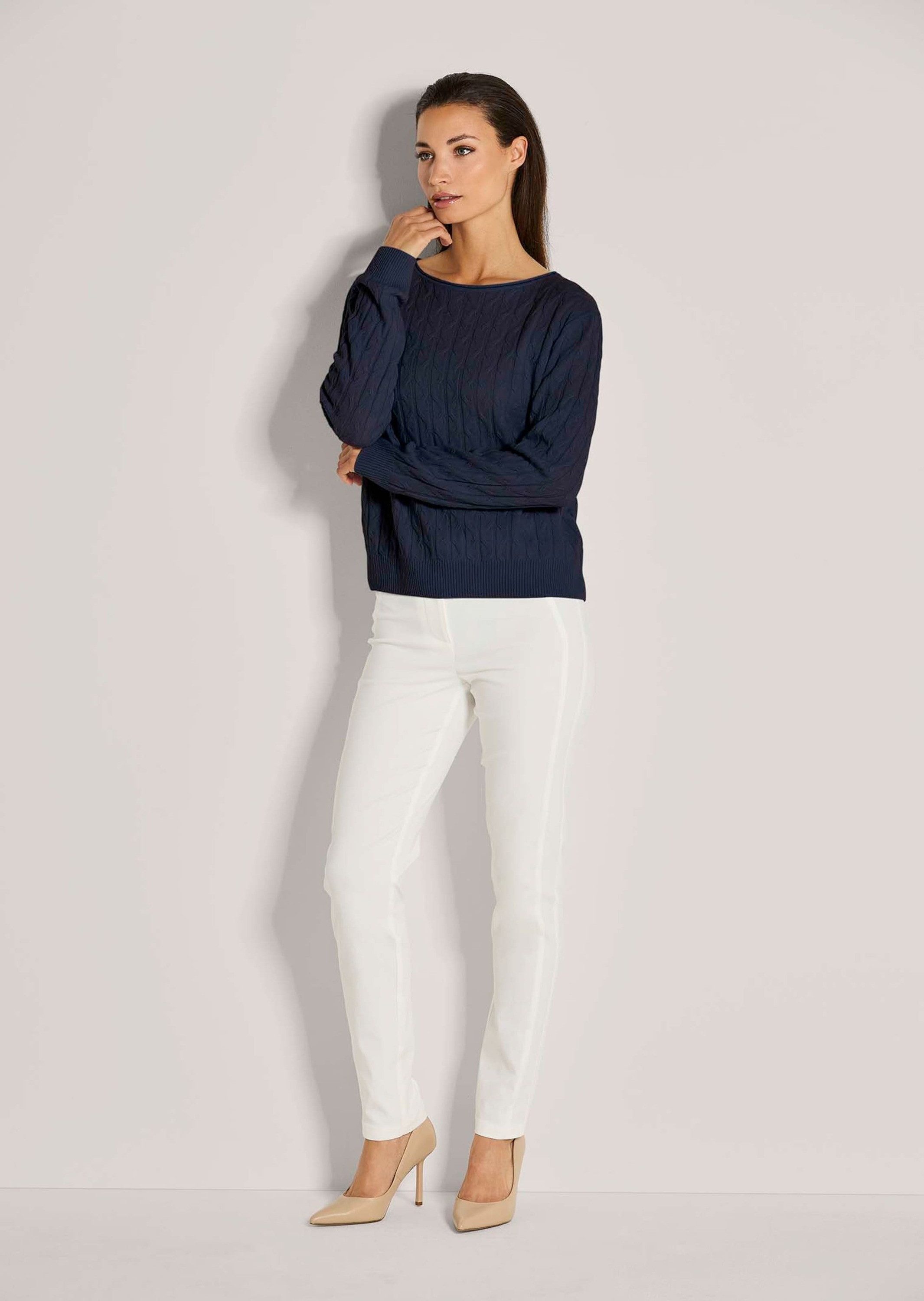 Strickpullover Eleganter Wollpullover mit Zopfmuster