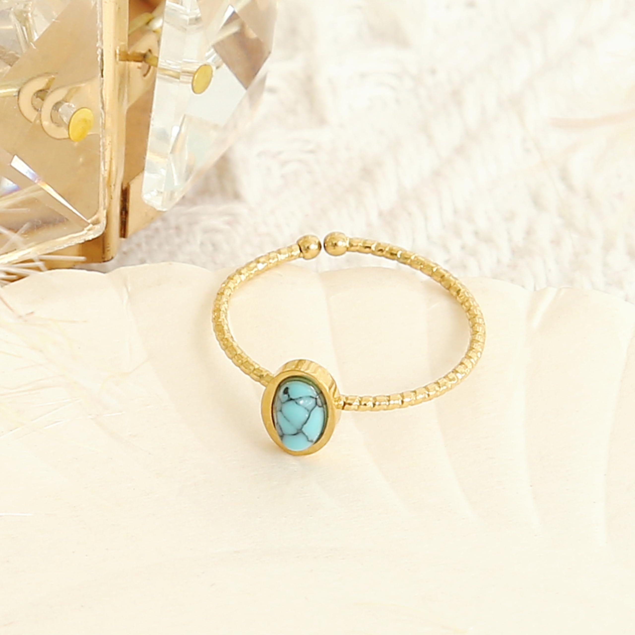 Made by Nami Fingerring Filigraner Boho Edelstahl Ring Gold mit Ovalen türkisen Edelstein, Damen Schmuck Größenverstellbar & Wasserfest – Bild 5 von 5