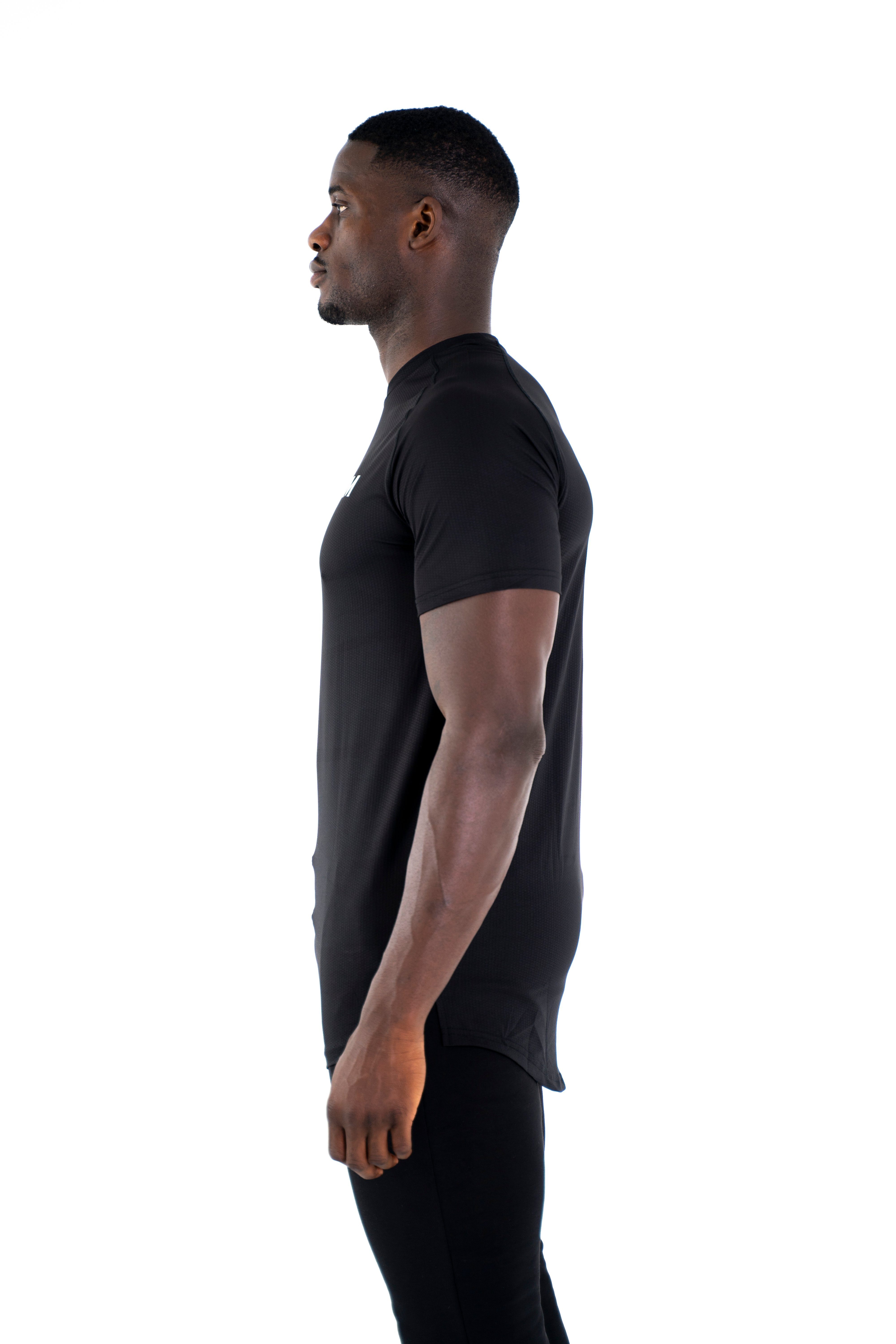 Universum Sportwear Funktionsshirt T-Shirt Abgerundeter schwarz Sportlicher elastisch Schulterschnitt, Figurbetont und Saum