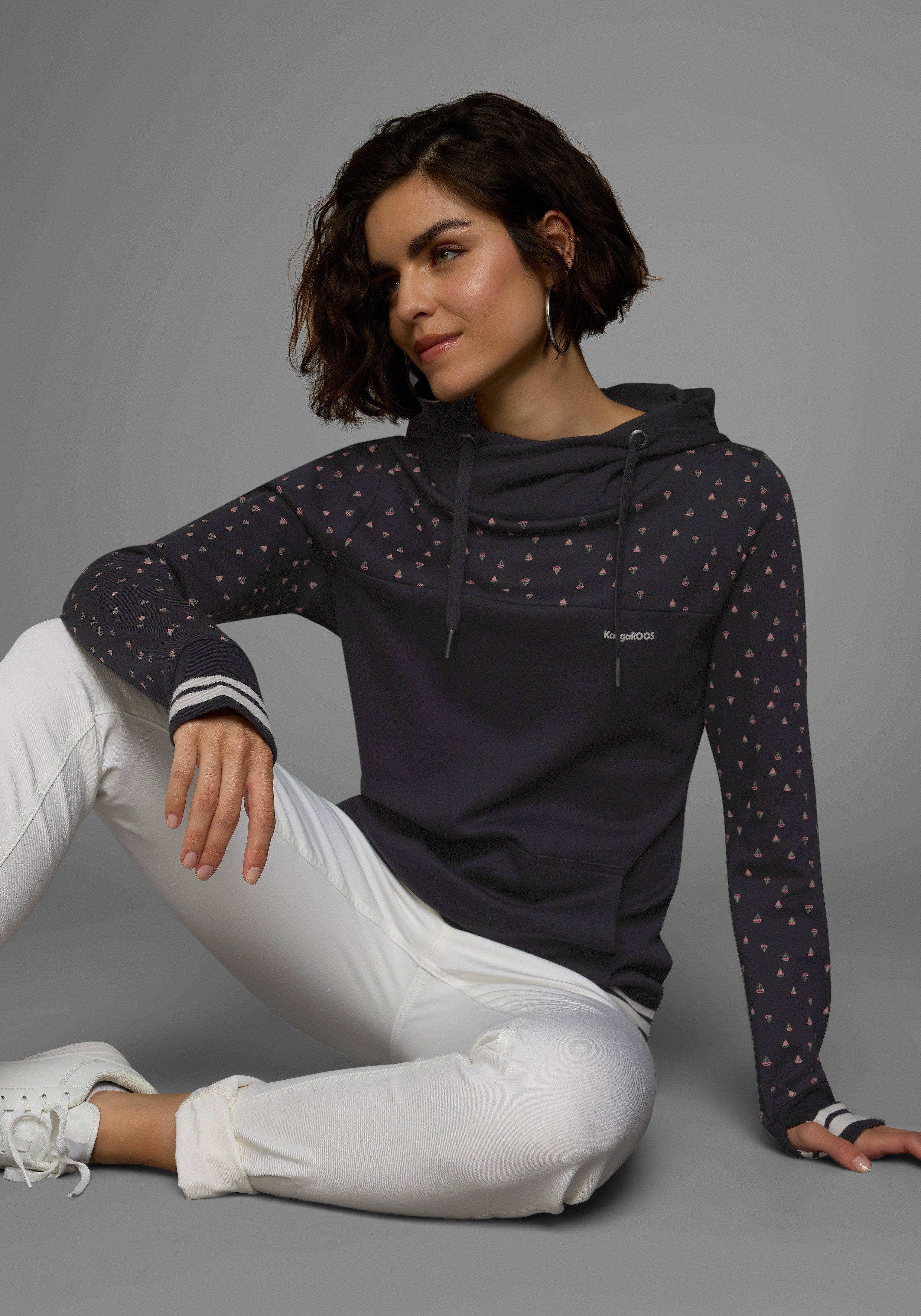 KangaROOS Hoodie Langarm, figurbetonter Schnitt, aus Baumwolle, mit Kapuze günstig online kaufen