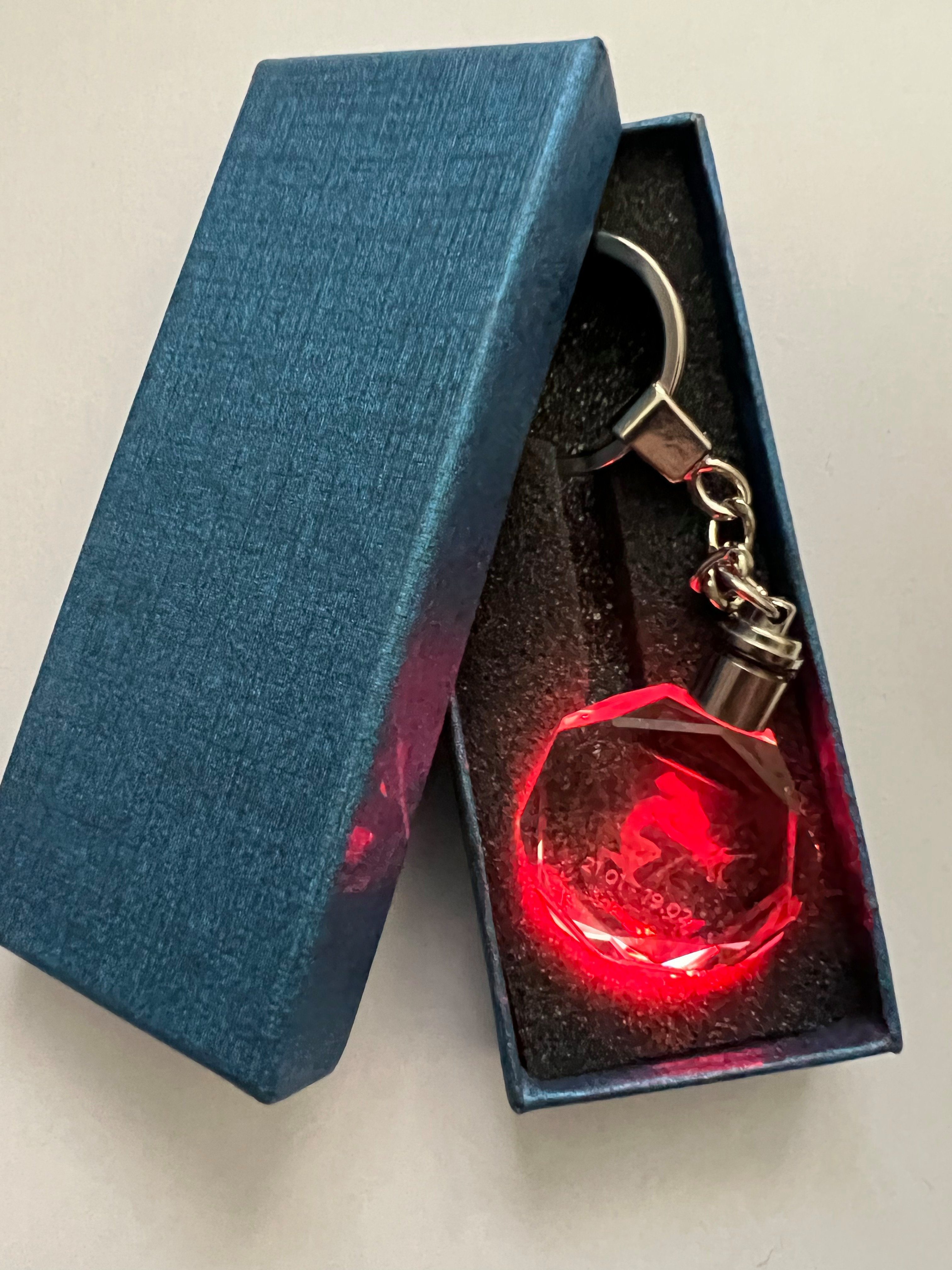 Stelby Schlüsselanhänger Multicolor Wassermann Sternzeichen Geschenkbox mit Schlüsselanhänger
