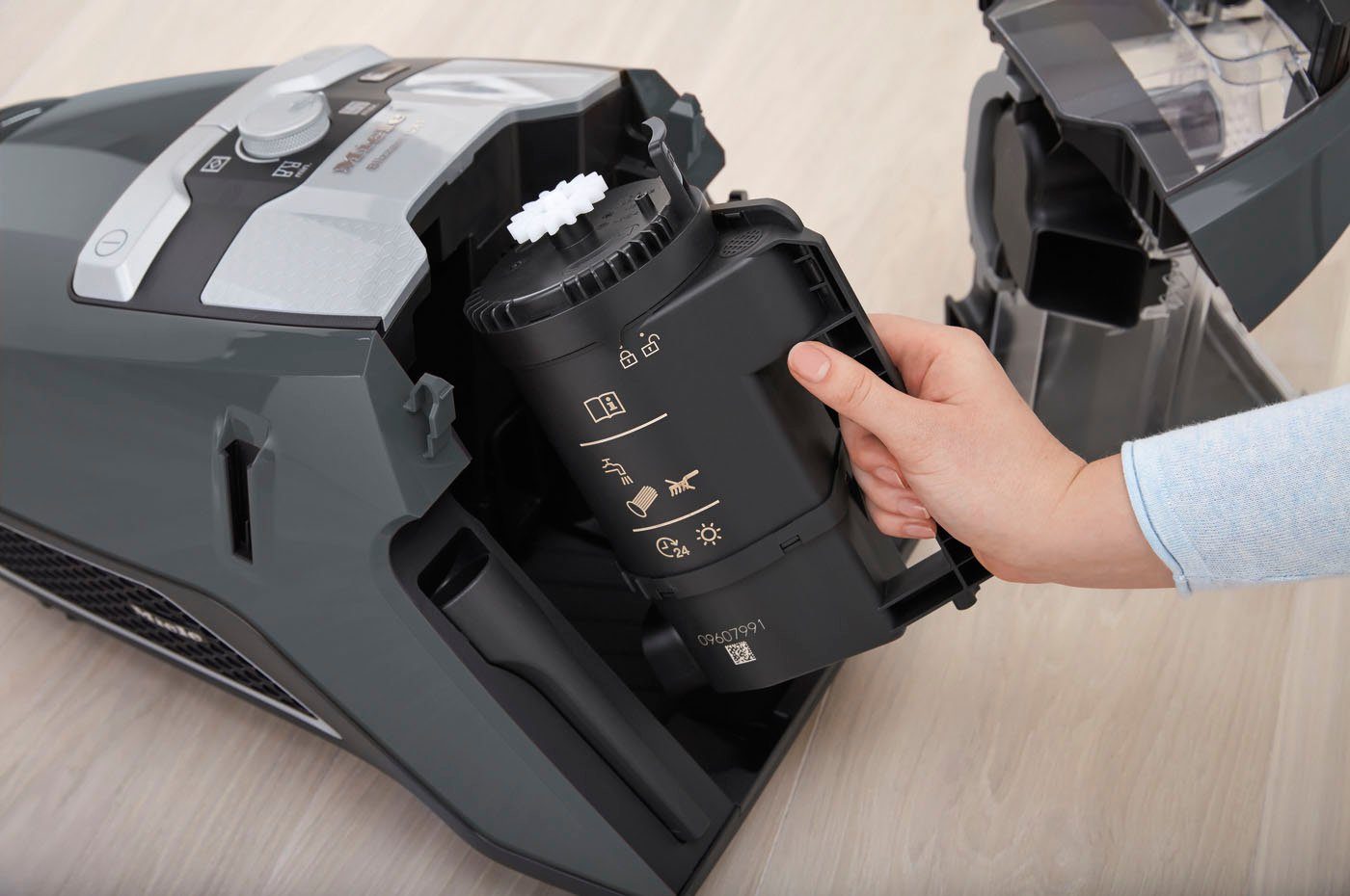 Miele Bodenstaubsauger Blizzard CX1 PowerLine, 890 W, beutellos