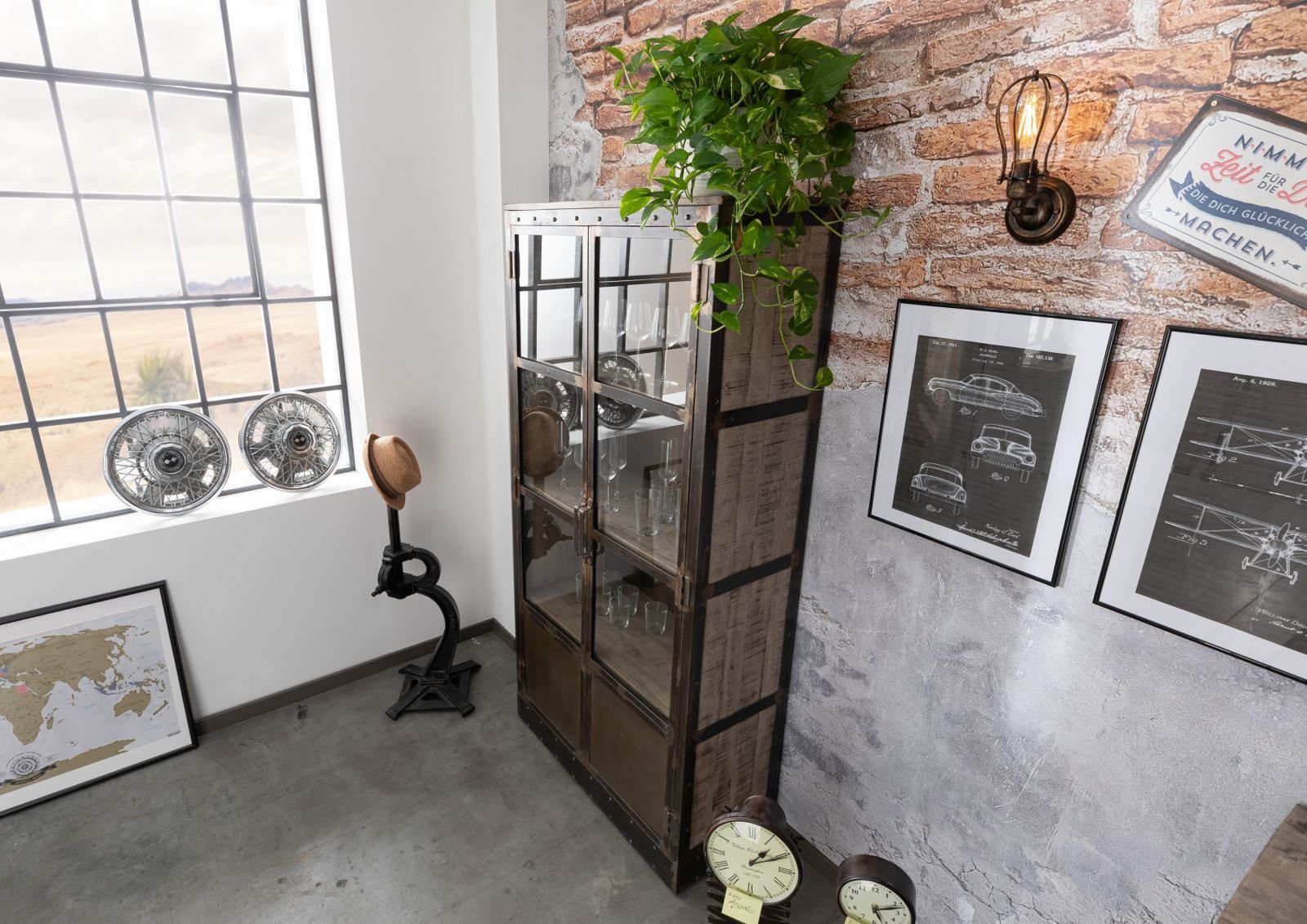 Massivmoebel24 Standvitrine HEAVY INDUSTRY (Vitrine Mango 92x40x185 braun lackiert HEAVY INDUSTRY #243) Vitrine Mango 92x40x185 braun lackiert HEAVY INDUSTRY #243