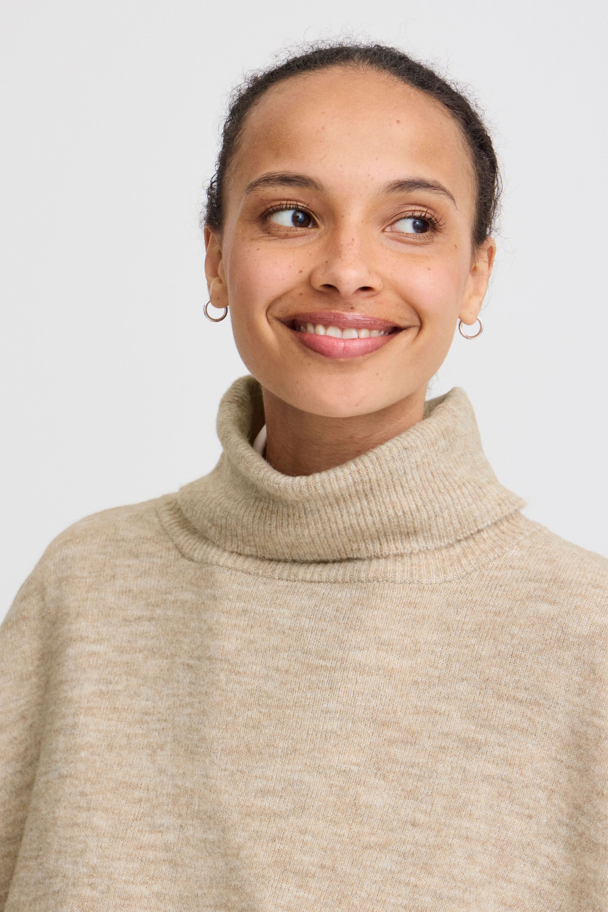 b.young Strickponcho Strickpullover