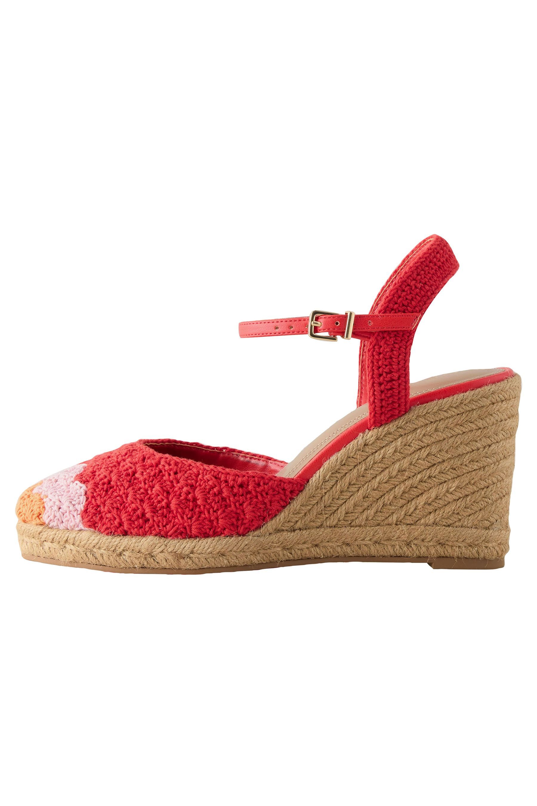Next Forever Comfort Keilabsatzschuhe mit Häkelbesatz Sandalette