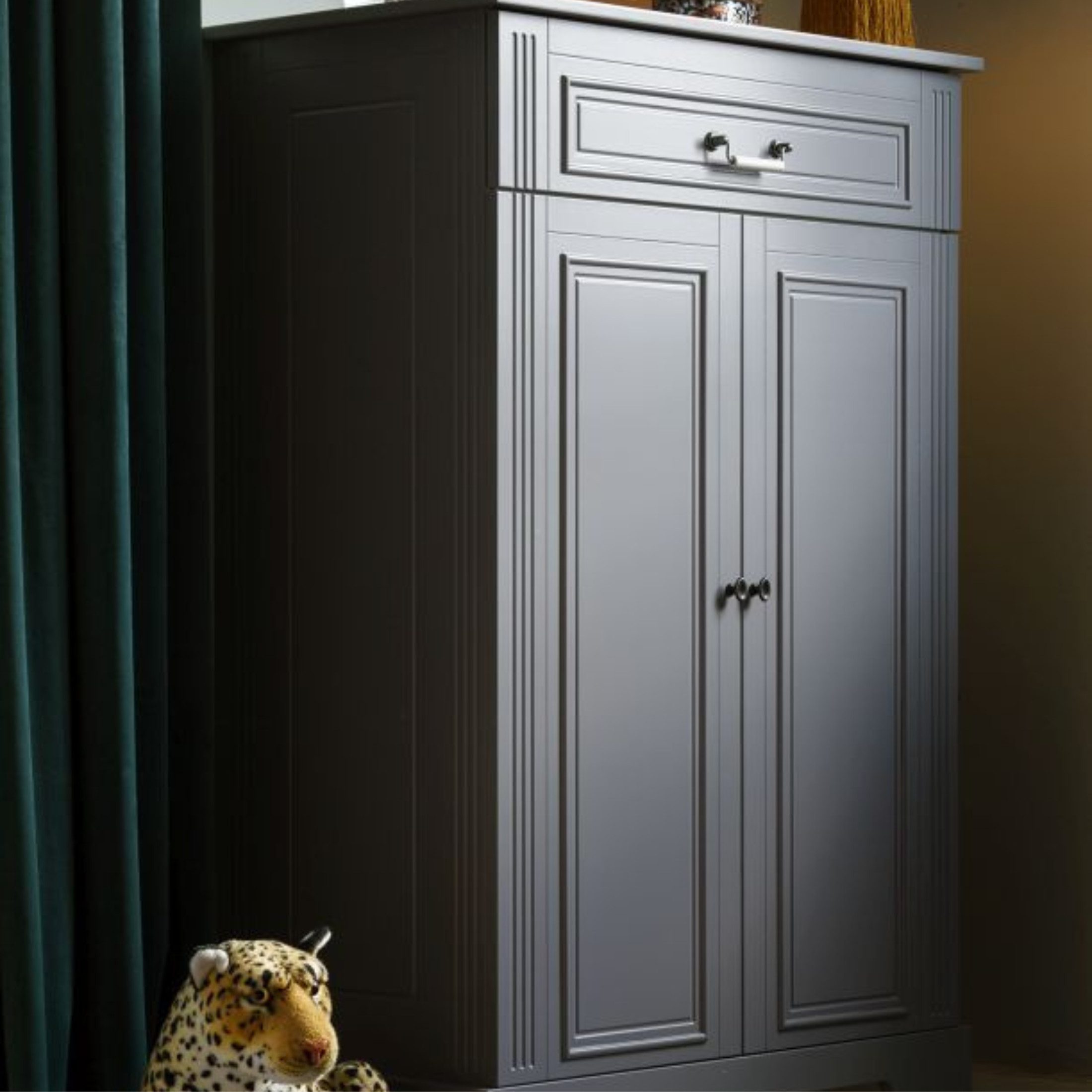 Raumhirsch Furniture Kinderregal Ines – rustikale Eleganz und Funktionalität