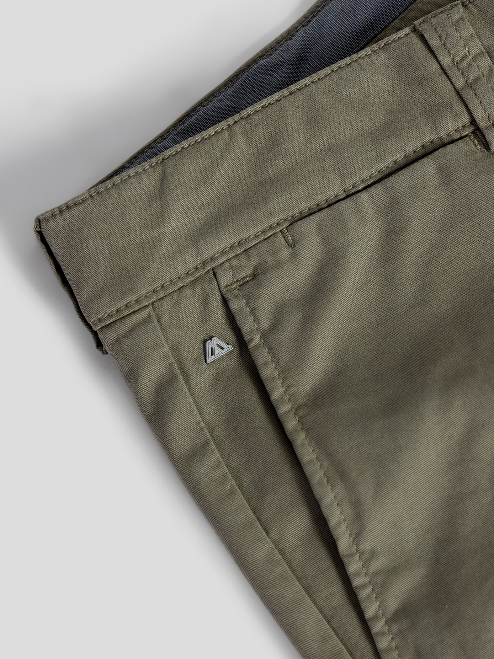 mit TwoMates elastischem Shorts Bund, GOTS-zertifiziert olivgrün Shorts Farbauswahl,