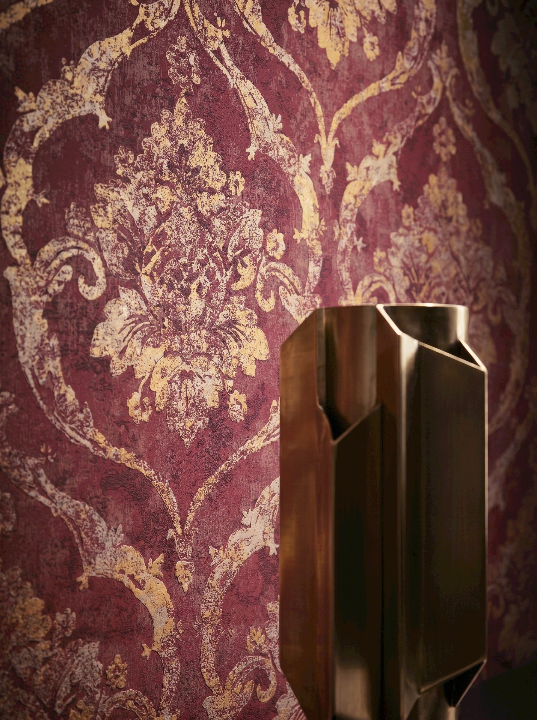 Newroom Vliestapete Xelora Rot Tapete Vliestapete Barock, Ornament, Metallic, strukturiert, Mustertapete