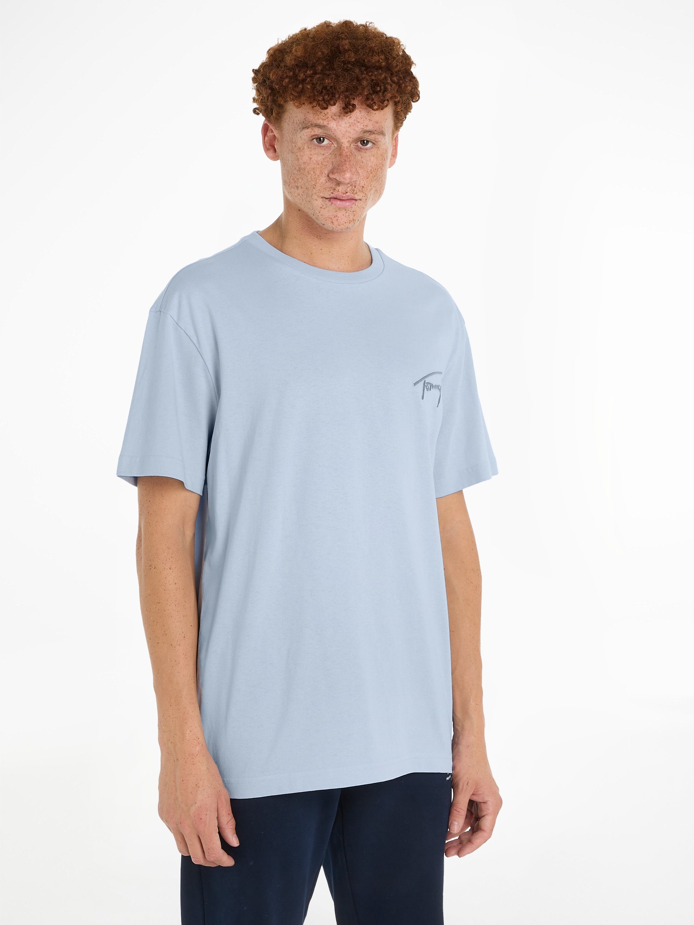 Tommy Jeans T-Shirt TJM REG SIGNATURE TEE EXT mit Logostickerei Breezy Blue