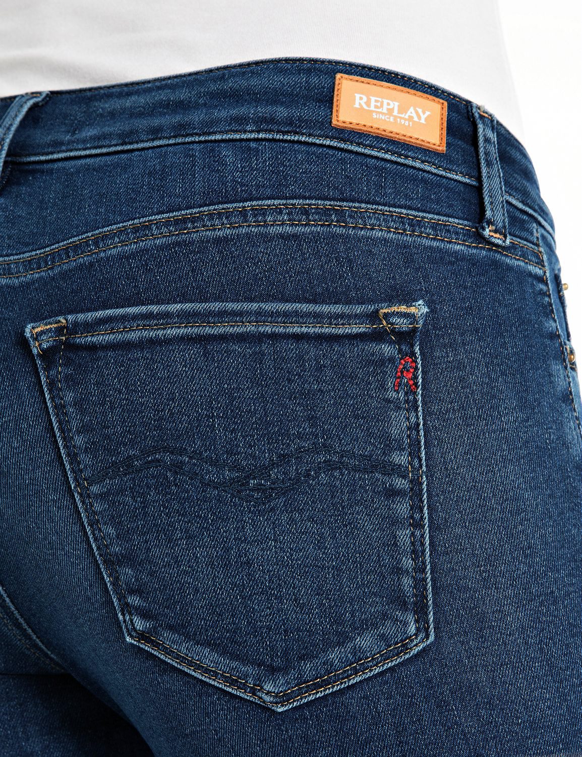 Replay Bootcut-Jeans NEW LUZ mit gesticktem R an der Gesäßtasche – Bild 5 von 5