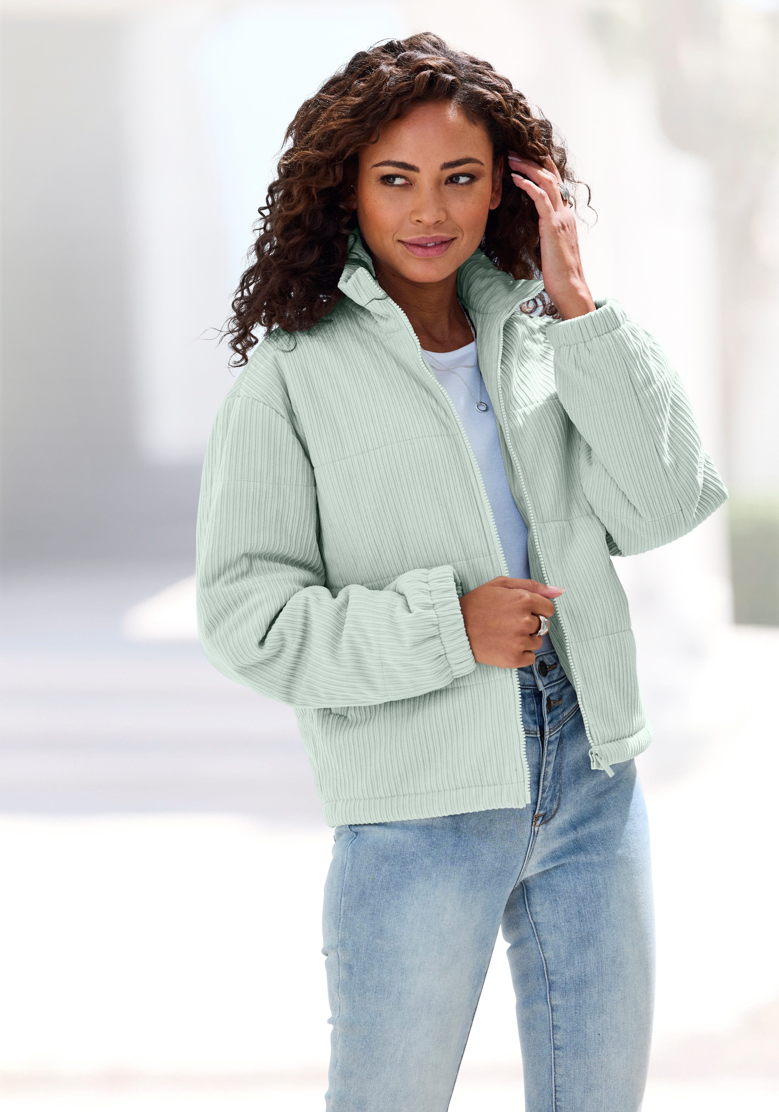 Buffalo Cordjacke mit Reißverschluss und Eingrifftaschen Leicht wattierte Übergangsjacke aus weichem Cordstoff, Frühlingsjacke