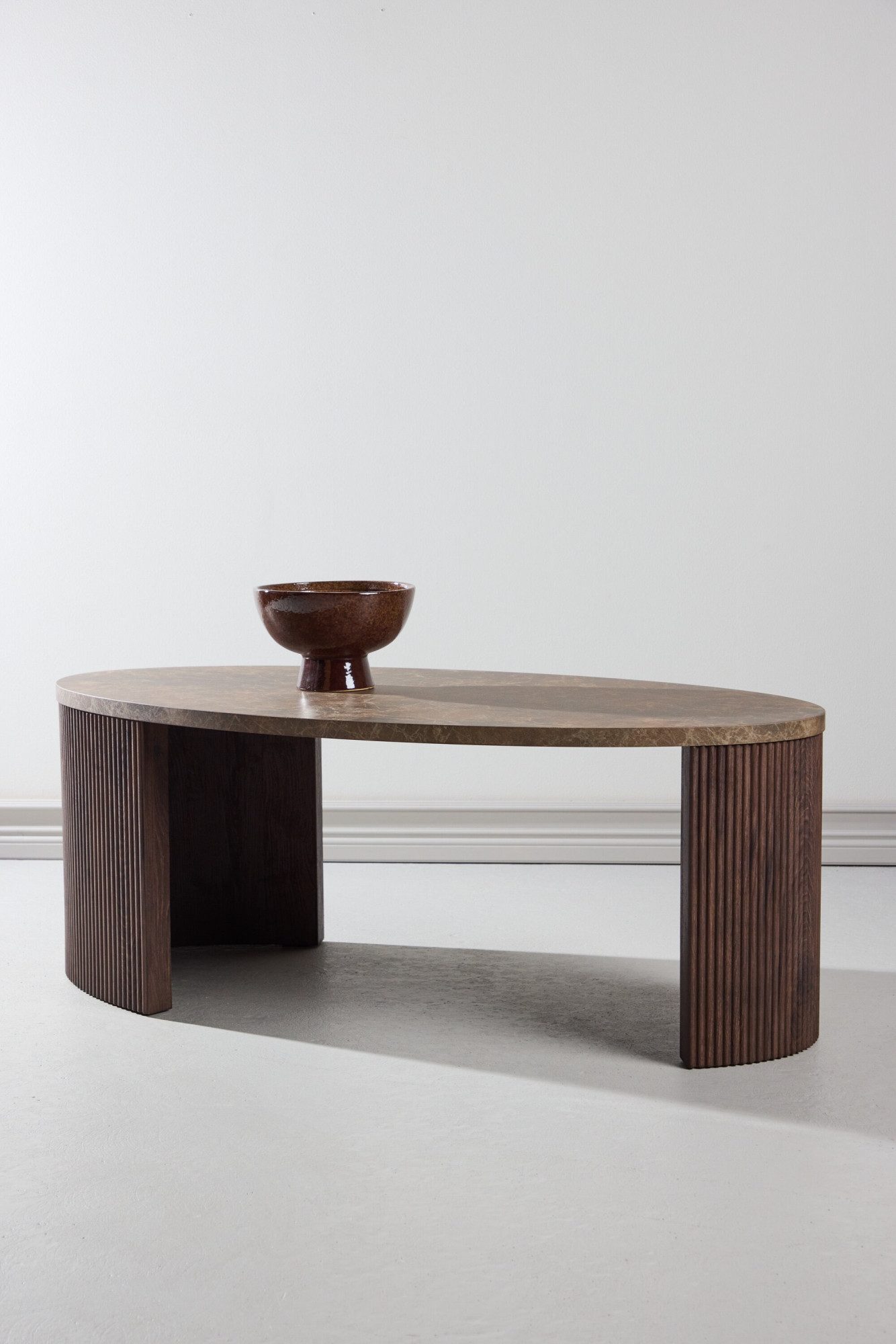Venture Home Couchtisch Bristol, ovaler Couchtisch 120 × 60 cm in Mocca mit grauer Steinoptik, Sofatisch, MDF, 3D-Papier, oval, kontrastreich, raffiniert