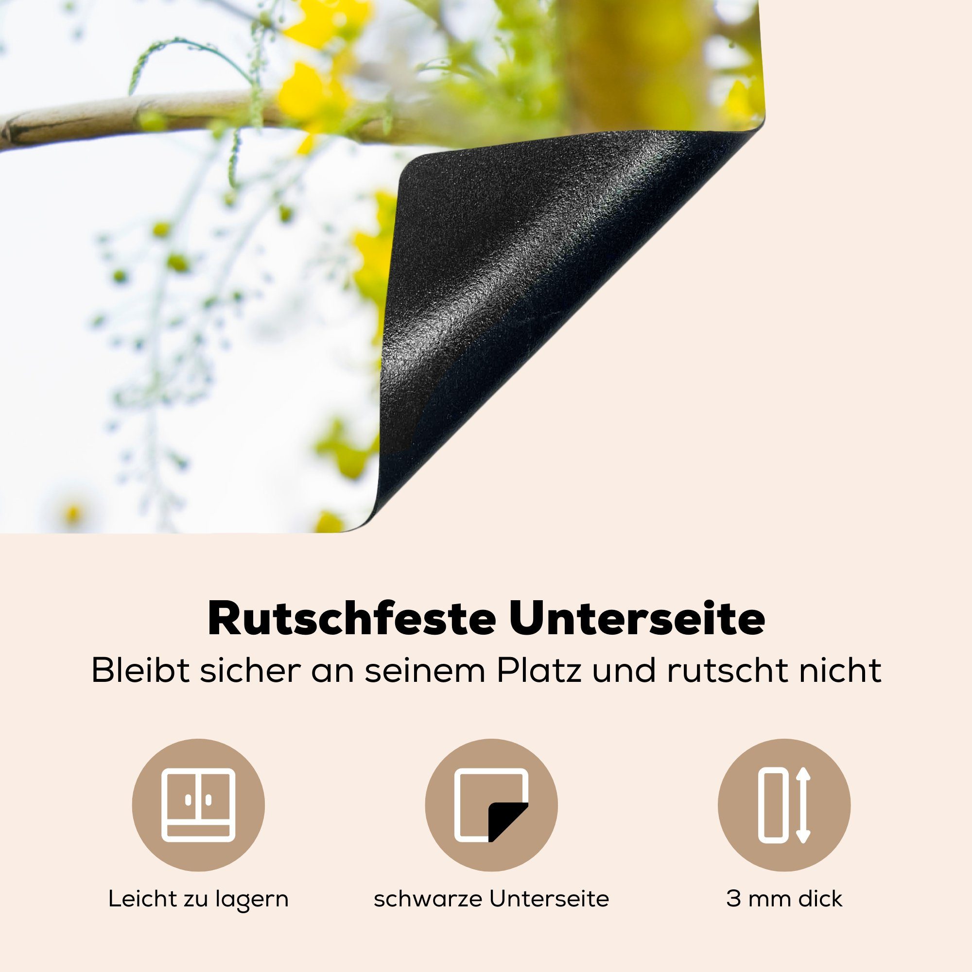 Schutz sitzt Ceranfeldabdeckung tlg), Induktionskochfeld vor (1 Herdblende-/Abdeckplatte Sommernelke für weißen die Himmel, zwischen Vinyl, Eine gelben küche, cm, Blumen 81x52 MuchoWow einem