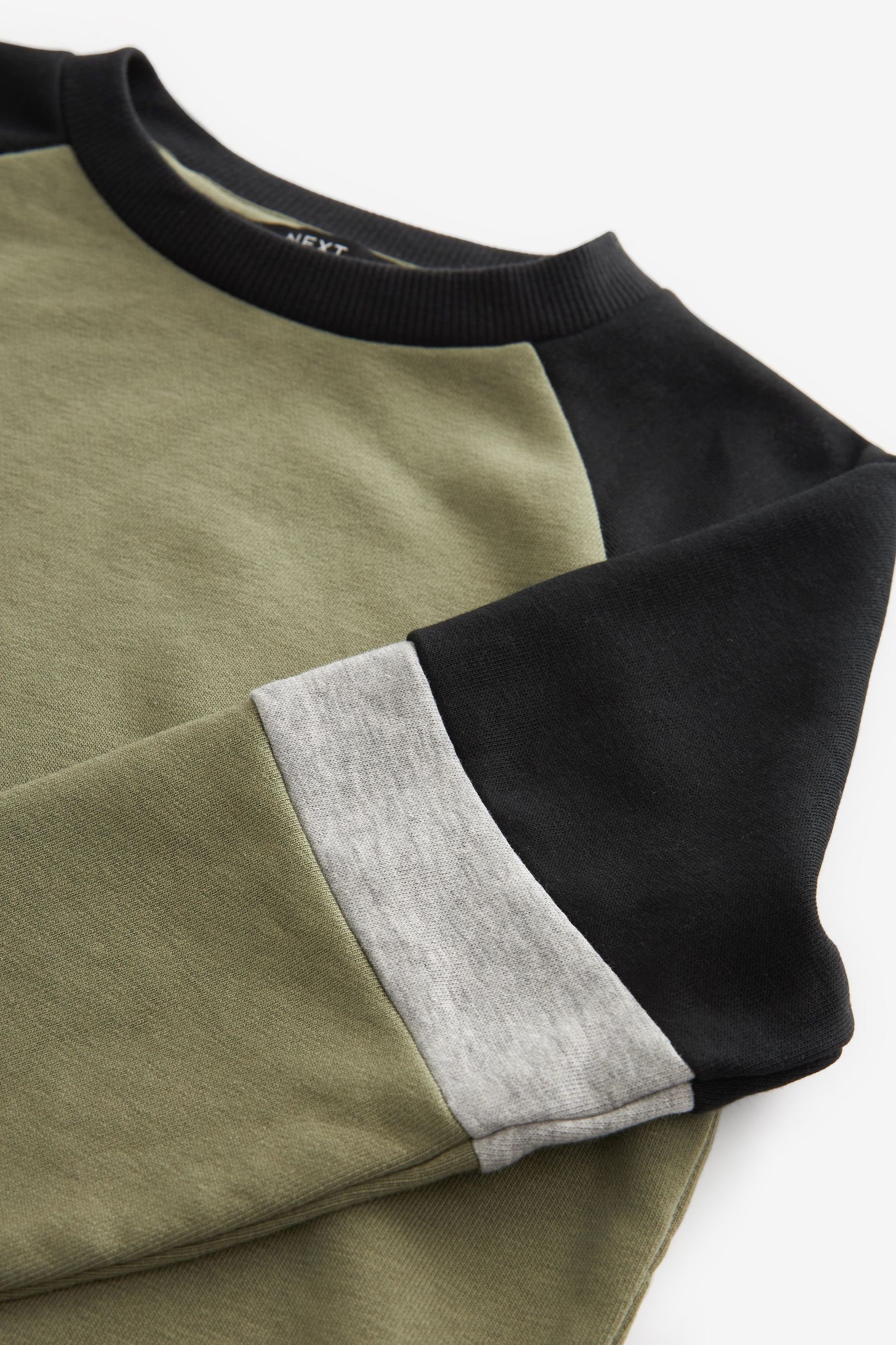 Khaki Green mit Raglanärmeln Sweatshirt (1-tlg) Langarmshirt Next