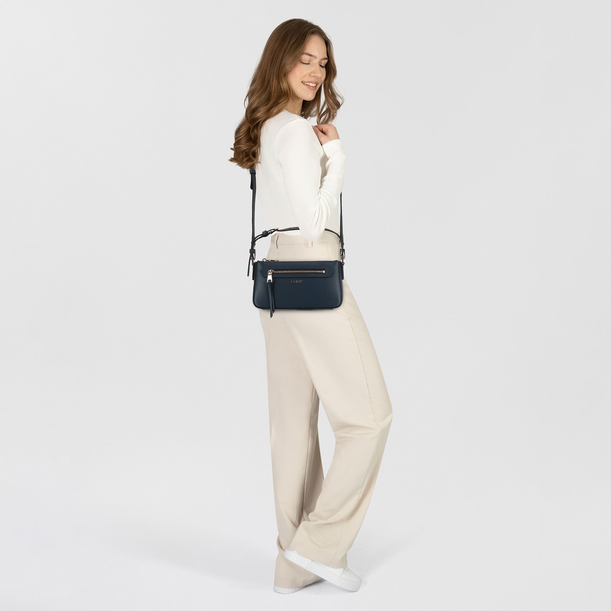 DKNY Schultertasche Bryant Ave, Leder