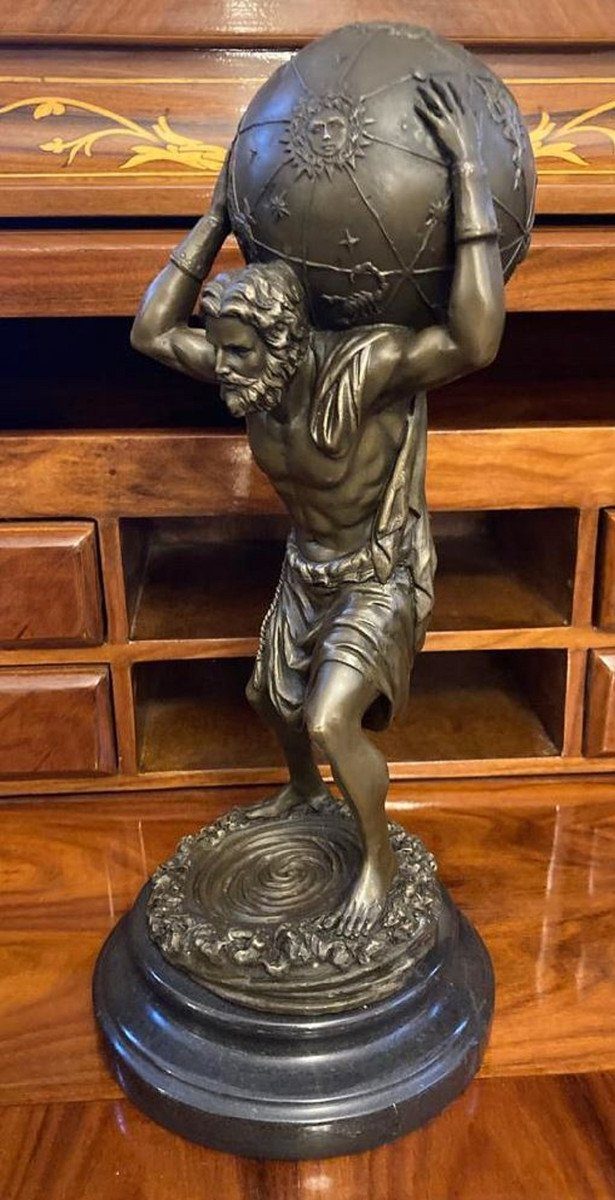 Casa Padrino Dekofigur Casa Padrino Jugendstil Bronze Skulptur Mann mit Kugel Bronze / Schwarz 14 x 14 x H. 33 cm - Bronzefigur - Dekofigur - Schreibtisch Deko - Deko Accessoires - Luxus Deko
