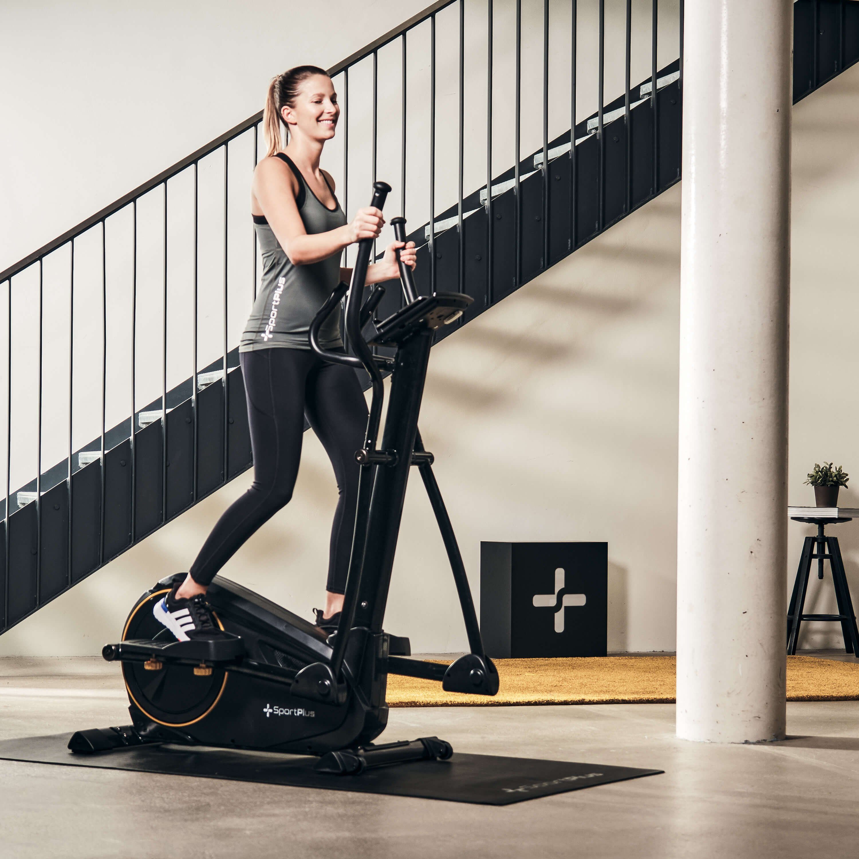 SportPlus Crosstrainer SP-ET-9600-iE, Crosstrainer für zuhause mit Magnetbremse, 24 Widerstandsstufen