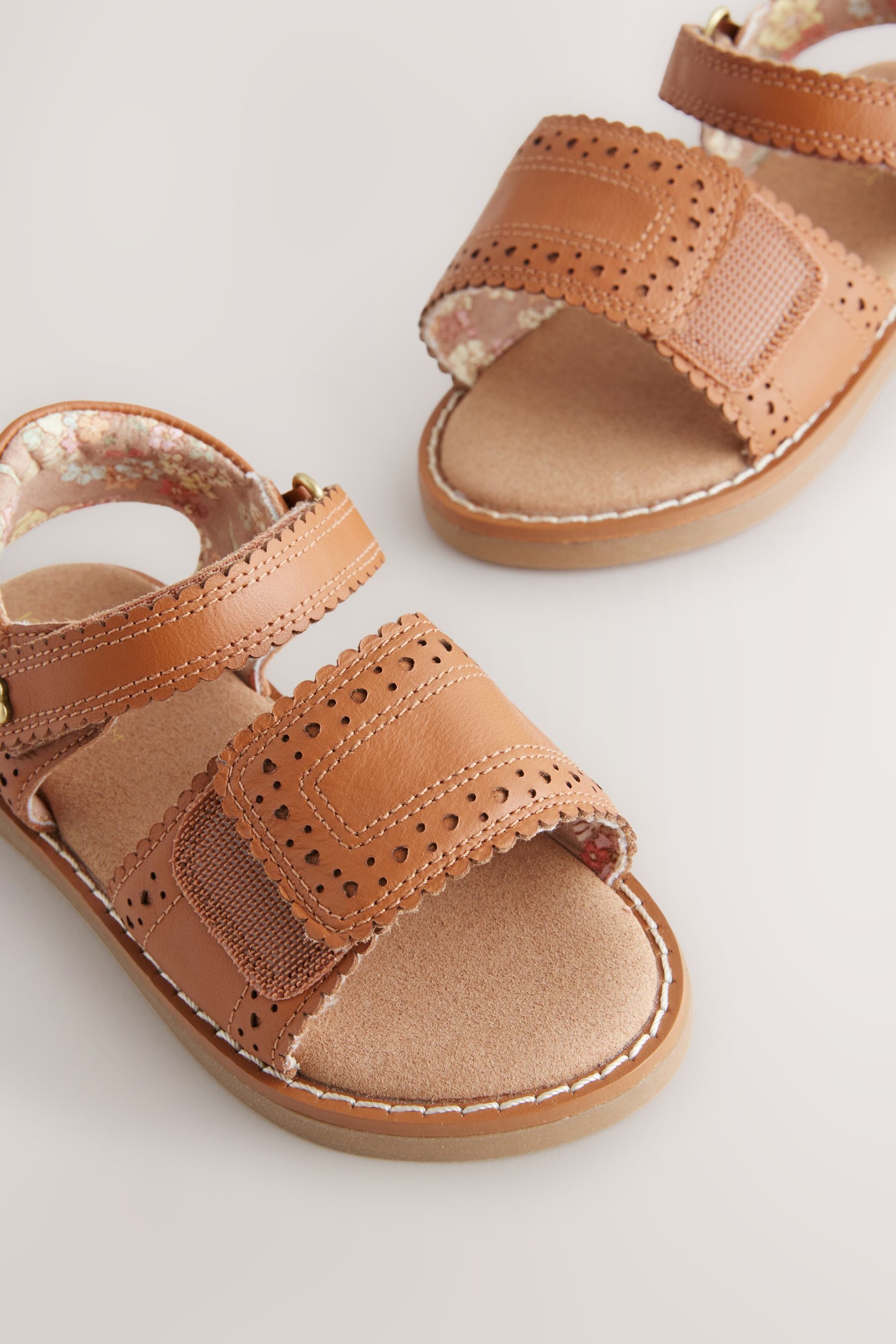 Next Brogue-Sandalen aus Leder mit Klettverschluss günstig online kaufen