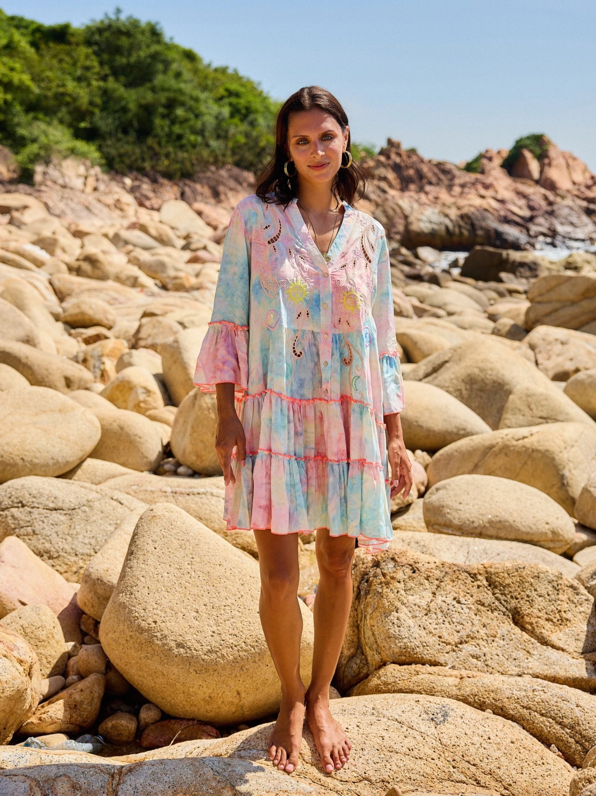 ANNIS Fashion & Accessoires Tunikakleid "LAGUNA BREEZE" (1-tlg) aus Viskose, sommerliche Farben, mit Lochstickerei