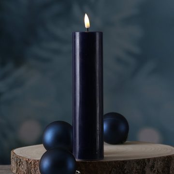Deluxe Homeart LED-Kerze Mia Deluxe Echtwachs Wachsspiegel flackernd H: 20cm D: 5cm königsblau