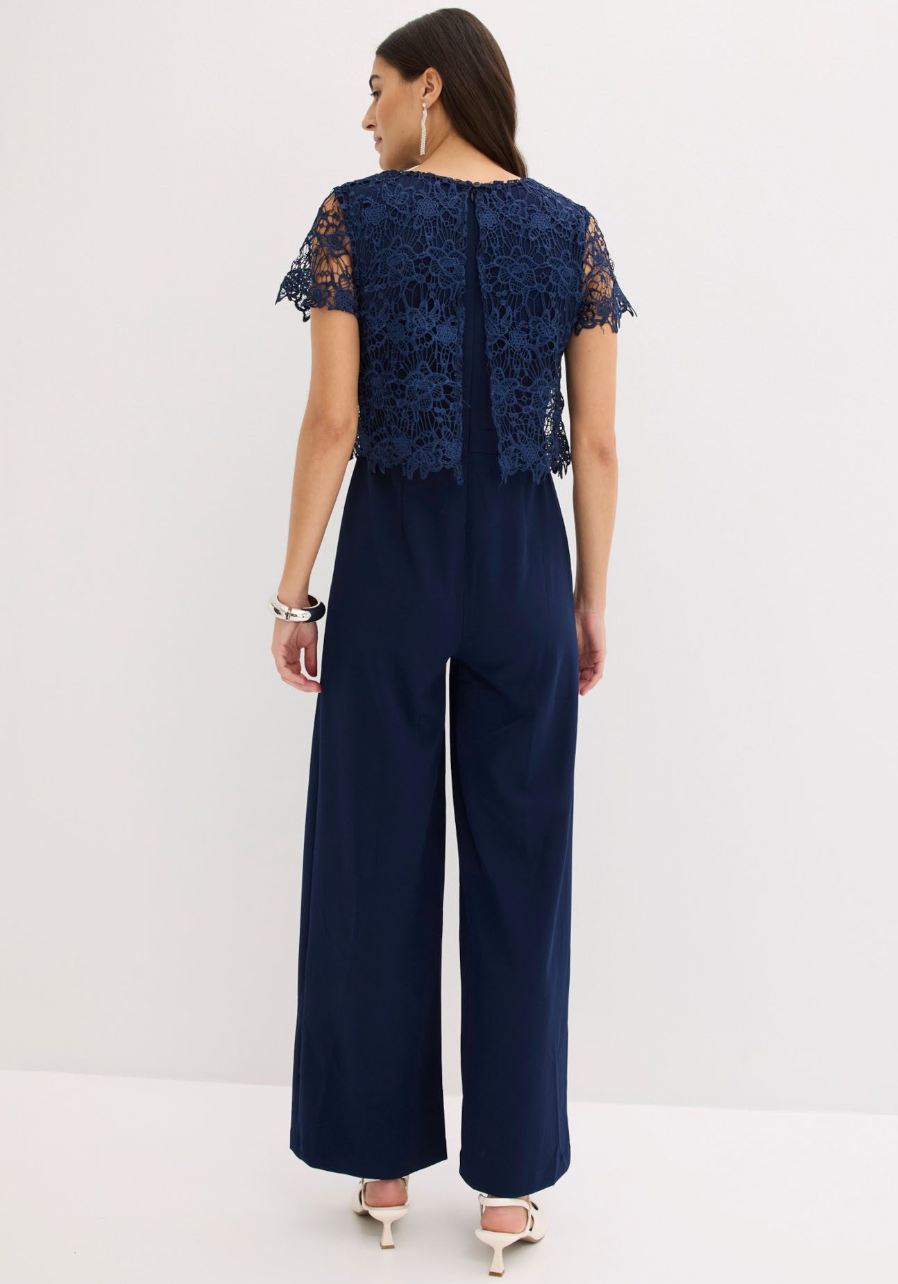 bonprix Jumpsuit mit kurzem Arm, figurumspielende Passform, weites Bein