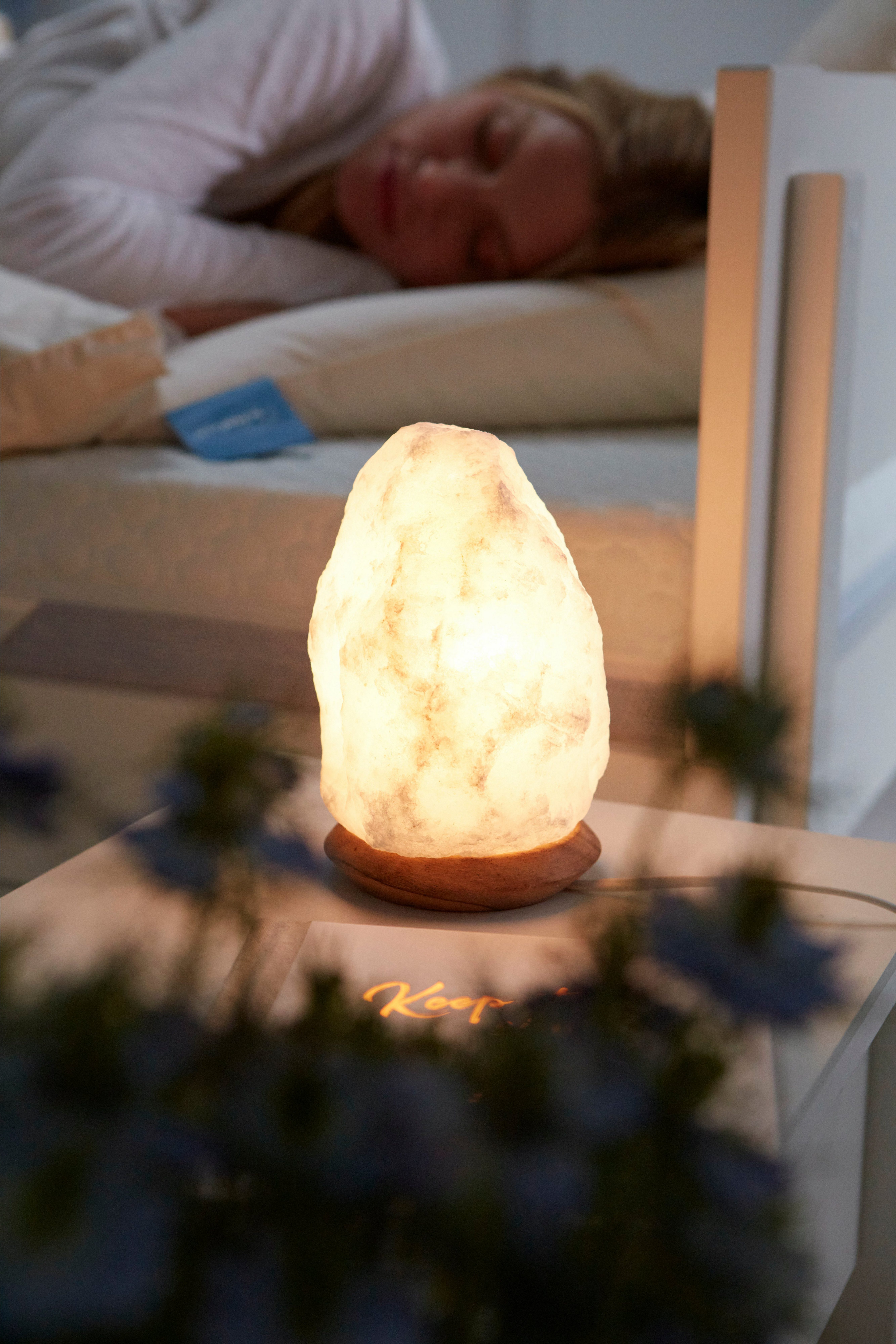 Unikat, ca.18 Leuchtmittel - Schlafwelt wechselbar, Warmweiß, Salzkristall-Tischlampe kg H: jeder ca.2-3 Stein Sari, ein Handgefertigt cm,