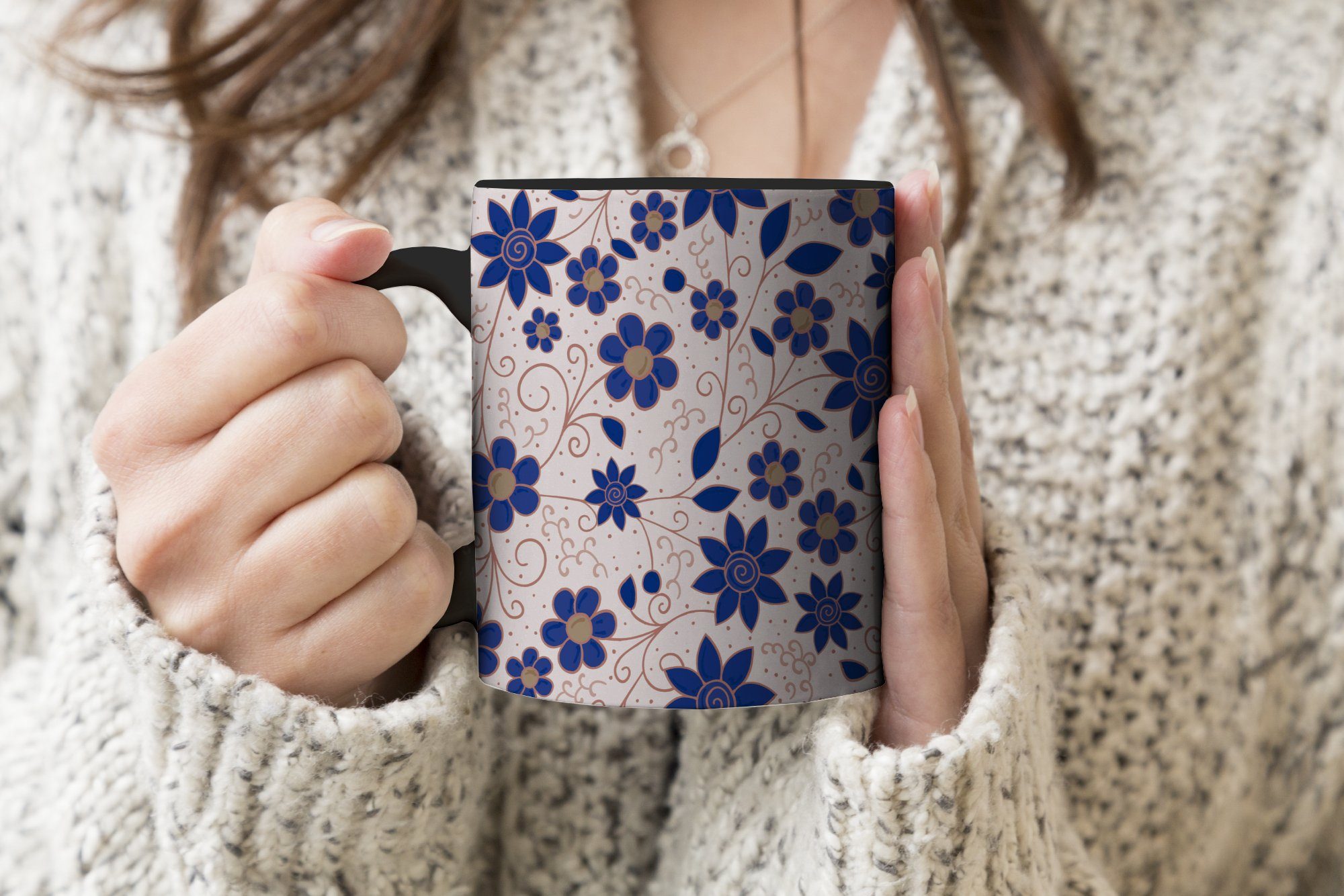 Japan - Kaffeetassen, - Farbwechsel, - Tasse MuchoWow Geschenk Blumen Blau Teetasse, Zaubertasse, Muster, Keramik,