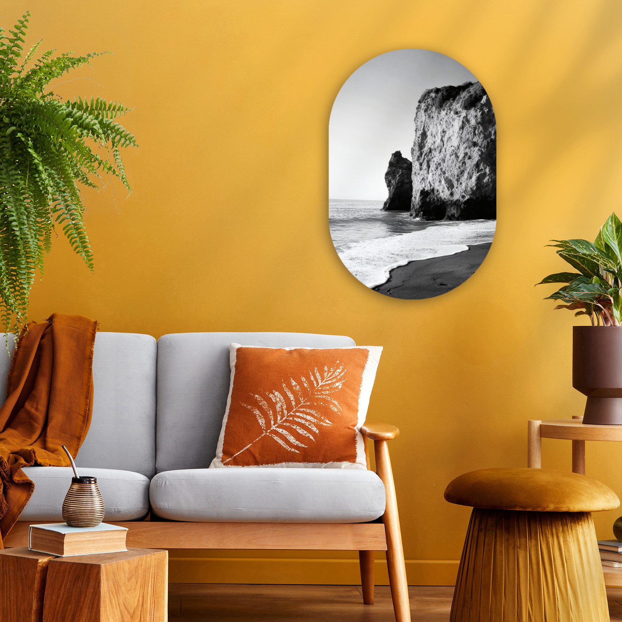 MuchoWow Gemälde Strand - Klippe - Wellen - Fußstapfen, Fotodruck (1 St), Wandbild Oval, Wohnzimmer oder Schlafzimmer Wanddekoration, 40x60 cm