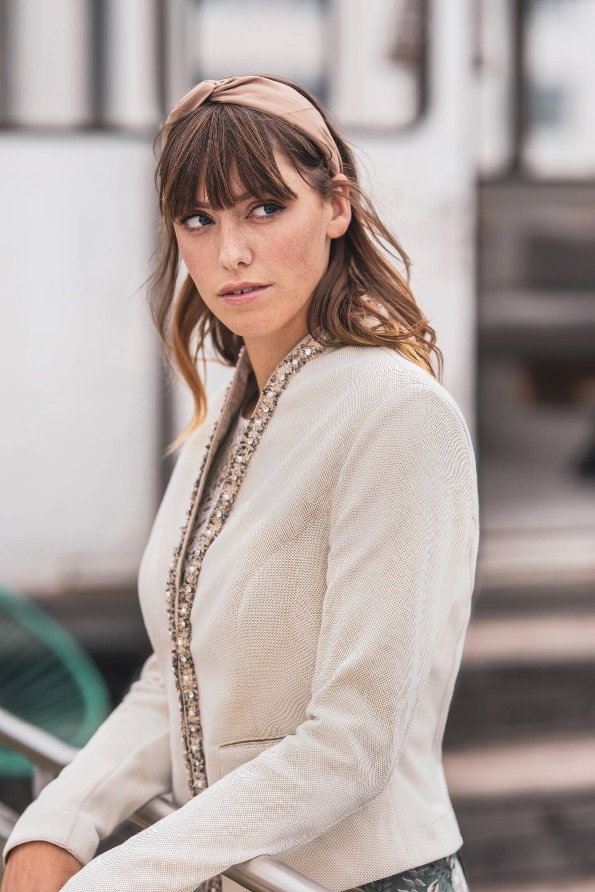 MarJo Trachtenstrickjacke 'Sara' mit Rüschenbesatz, Champagner