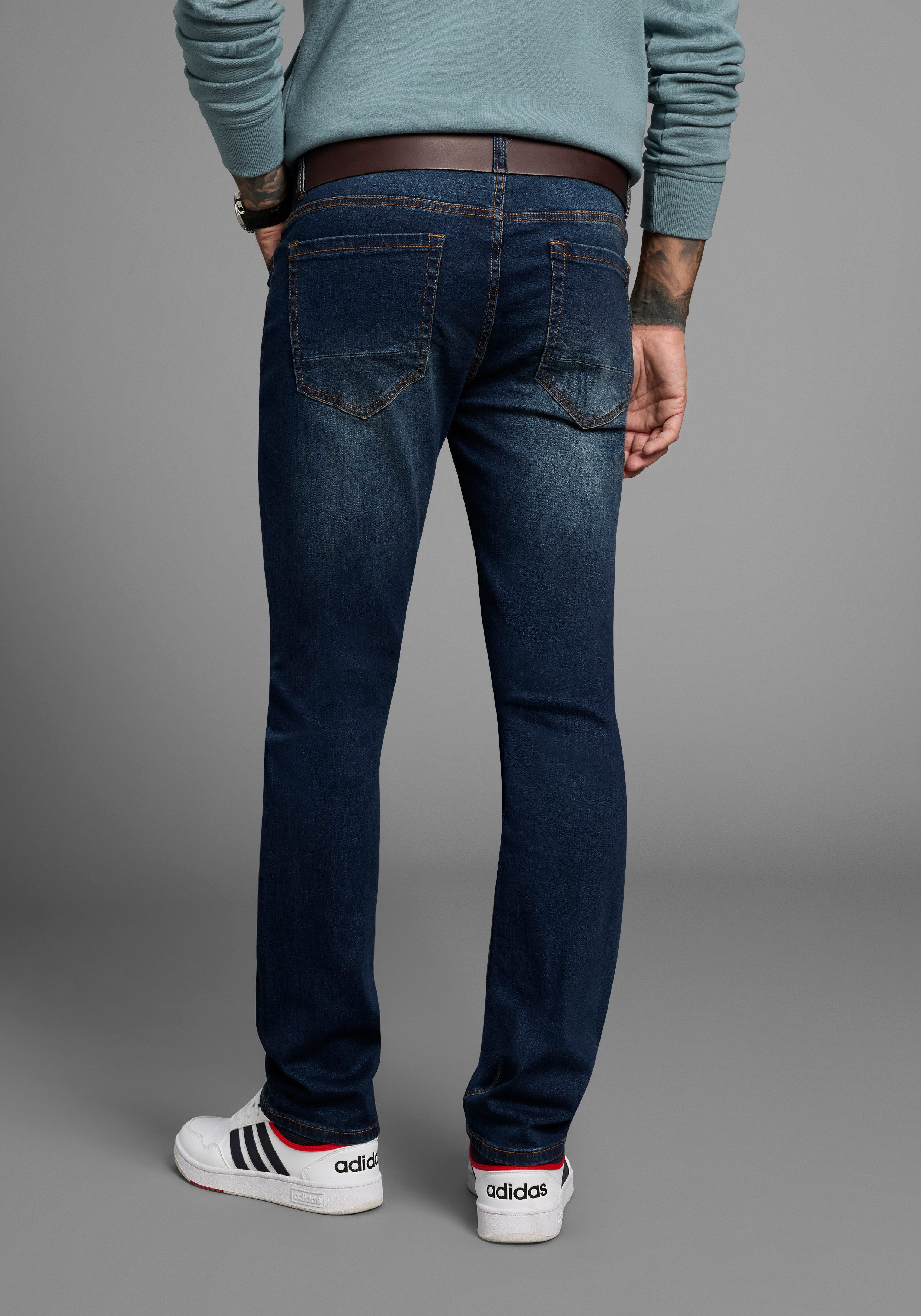 Bruno Banani Straight-Jeans Hutch gerade geschnittenes Bein, niedrige Leibhöhe, reguläre Passform – Bild 2 von 5