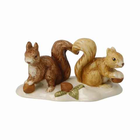 Goebel Weihnachtsfigur Eichhörnchen auf Futtersuche