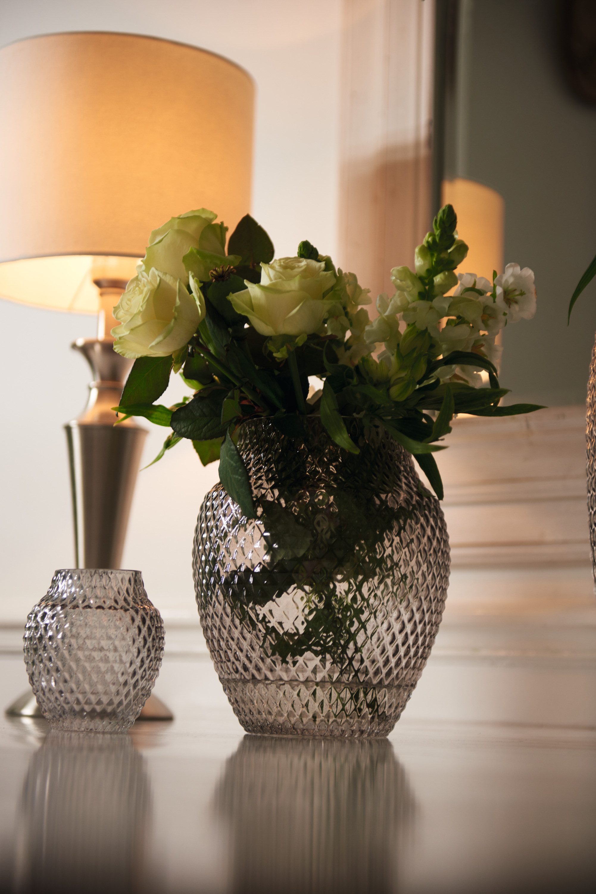 LEONARDO Tischvase Dekovase POESIA, Relief-Optik, in bauchiger Form (1 St), aus Glas, handgefertigt, Höhe ca. 22,5 cm