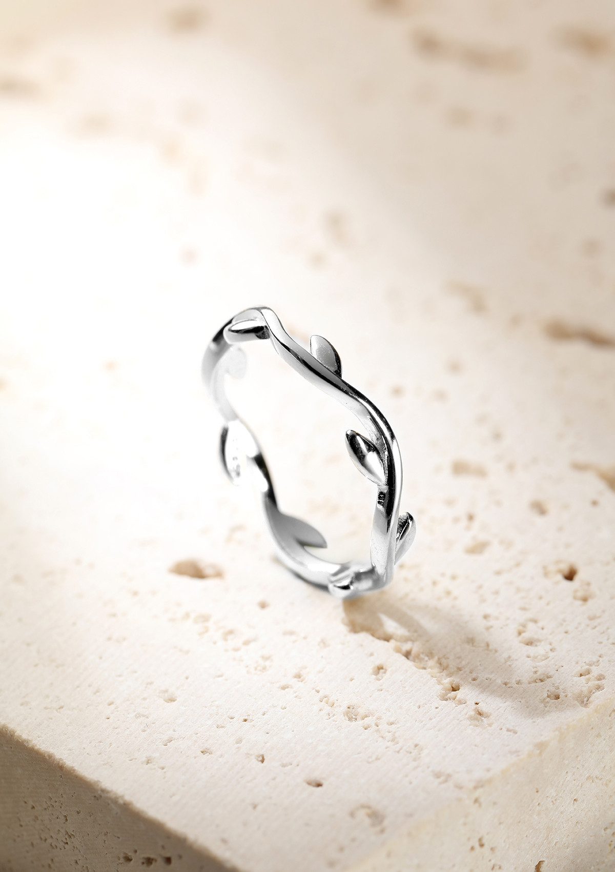 Hey Happiness Fingerring Lorbeer Blatt Wickelring, filigraner Stapelring, Dünner Damen Ring 925 Silber vergoldet, Größe 52 54 57