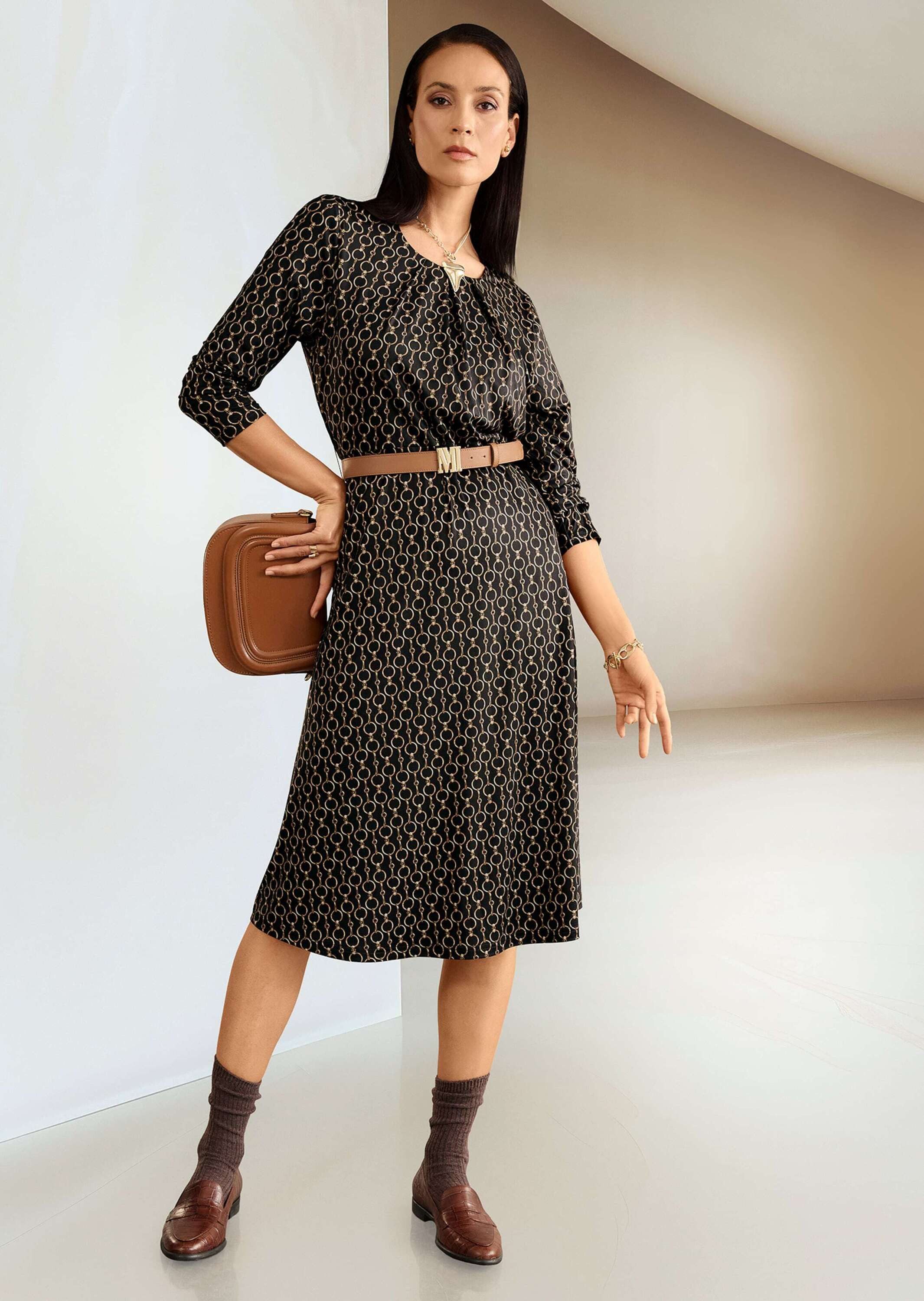 MADELEINE Midikleid Elegantes Kleid mit grafischem Muster Midikleid mit Rundhals, Taillenband und langen Ärmeln