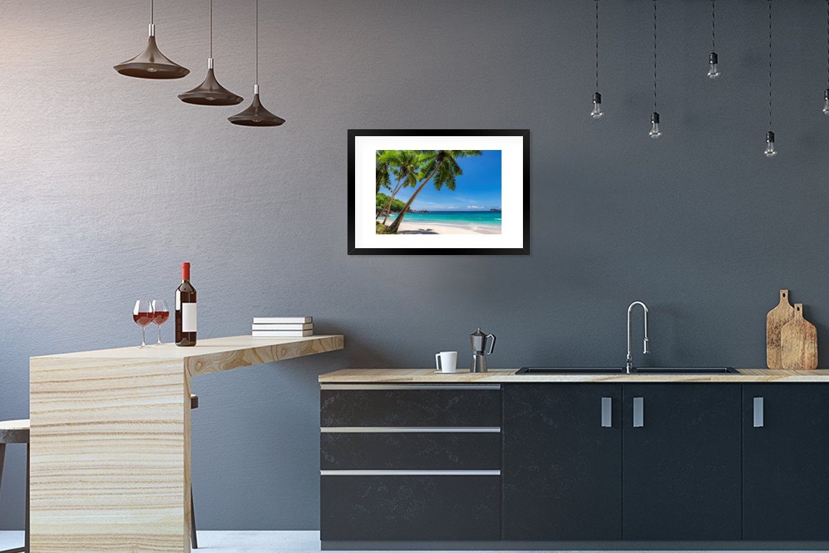 MuchoWow Poster Strand - Palme - Meer - Insel, (1 St), mit Rahmen, Kunstdruck, Gerahmtes Poster, Schwarzem Bilderrahmen