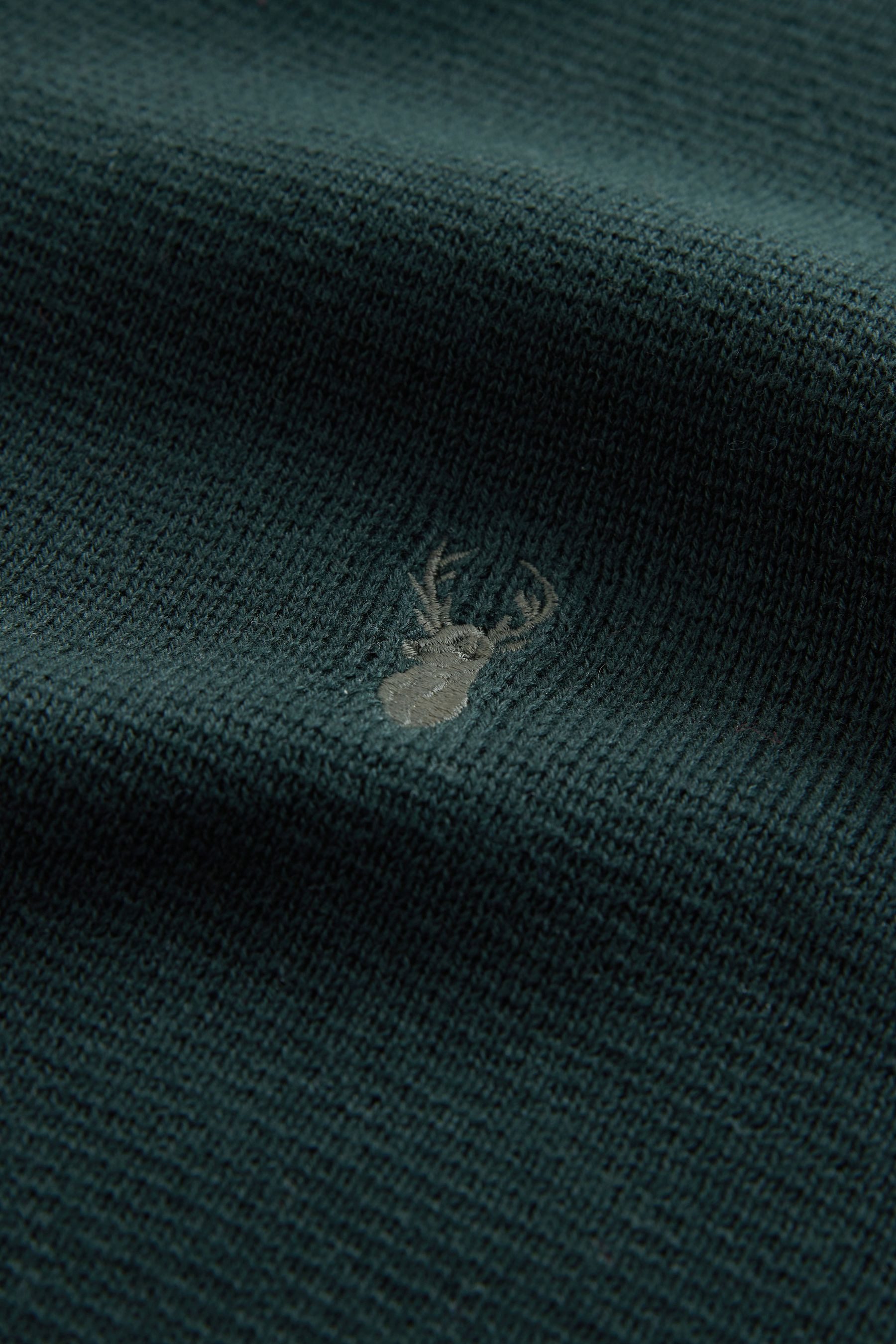 Next Strickpullover Regular Fit Premium Troyer mit Hirschlogo (1-tlg)
