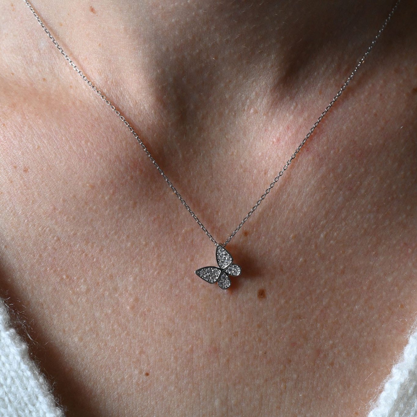Runde Perlé Kette mit Anhänger zarte Kette mit Schmetterling Anhänger, 925er Silber, 18K Gold, kleiner Anhänger Schmetterling, Zirkon (inkl. Geschenkverpackung)