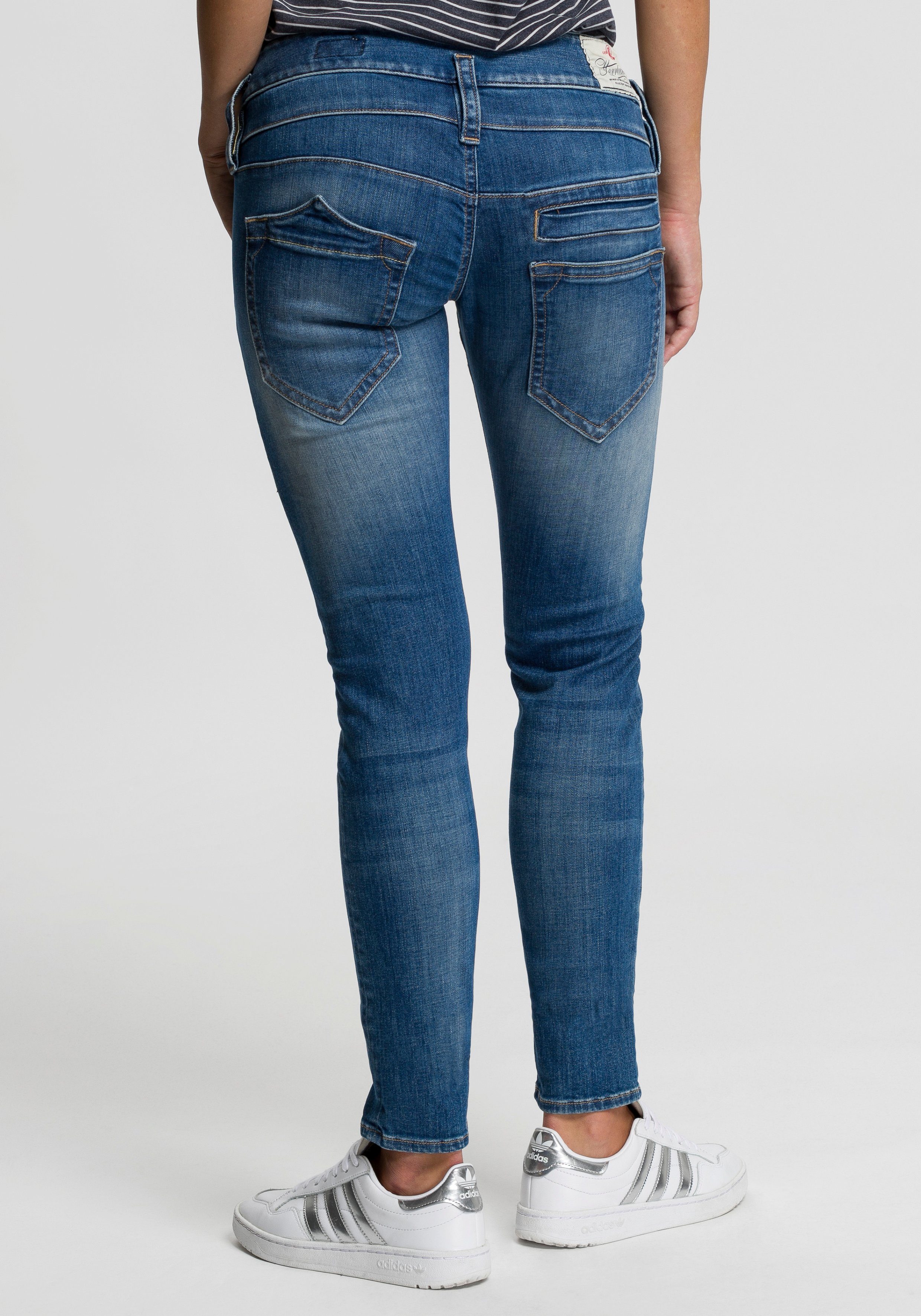 Herrlicher Slim-fit-Jeans PITCH SLIM ORGANIC sea 879 blue Vintage-Style Abriebeffekten mit