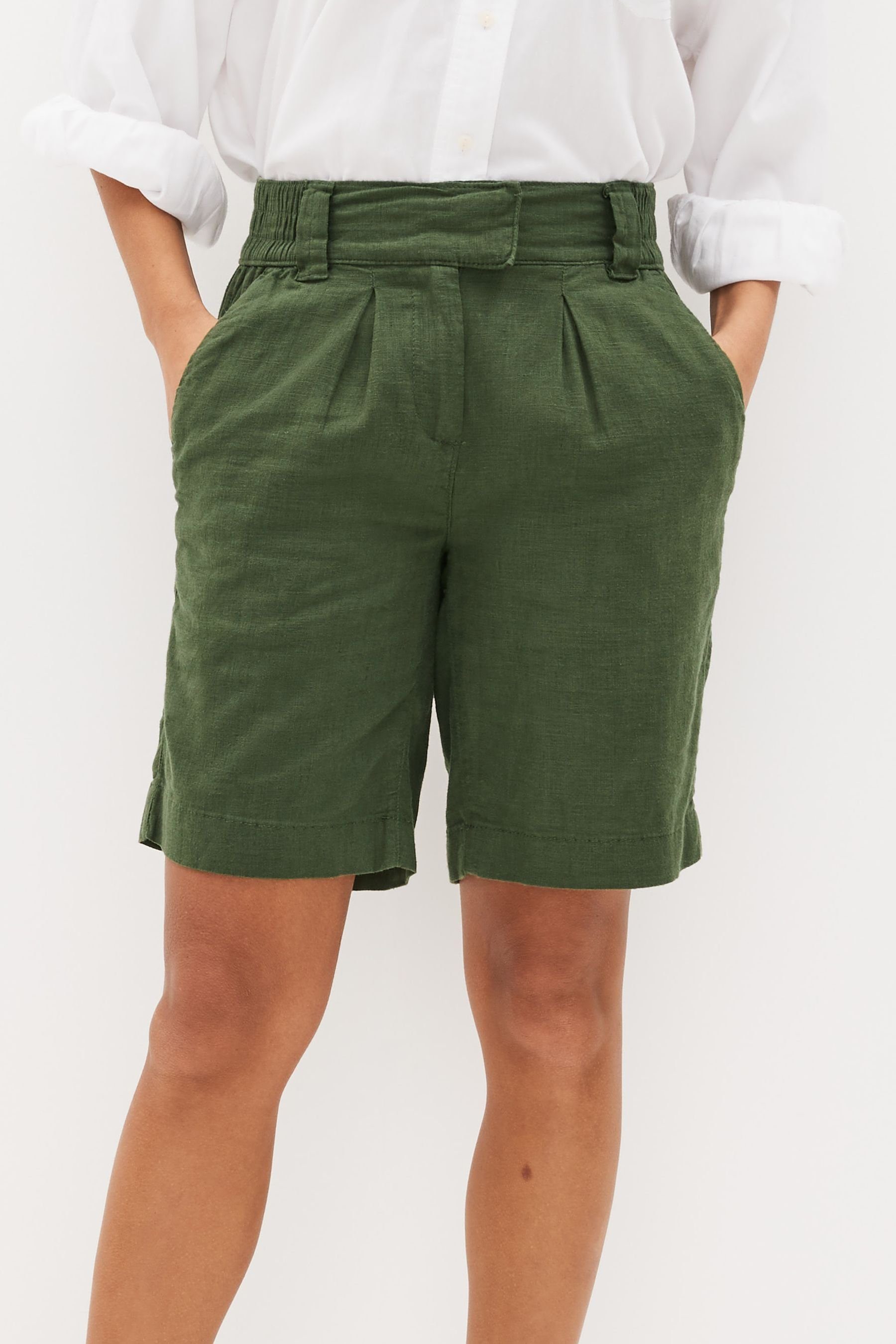 Knielange Next Green Webshorts aus (1-tlg) Leinengemisch Khaki Shorts