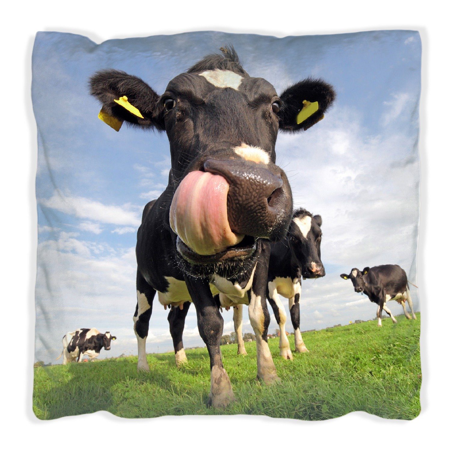Wallario Dekokissen Lustige Kuh auf der Weide mit herausgestreckter Zunge, handgenäht