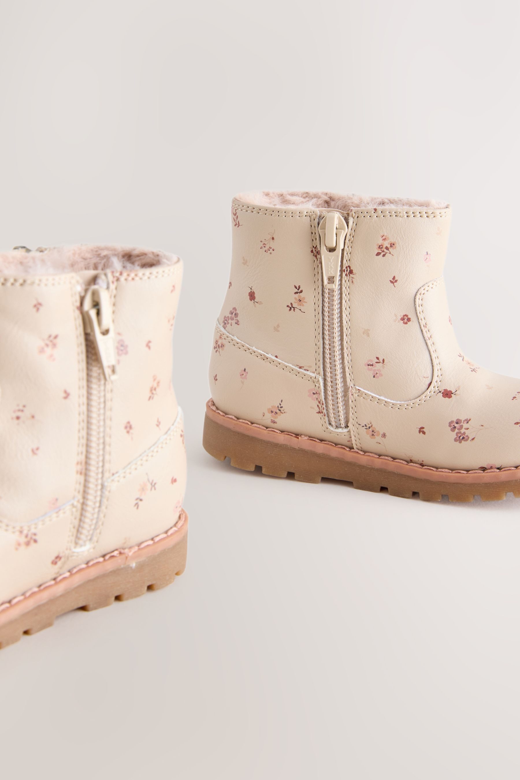 Next Chelseastiefel mit Quaste, weite Passform Stiefelette (1-tlg)