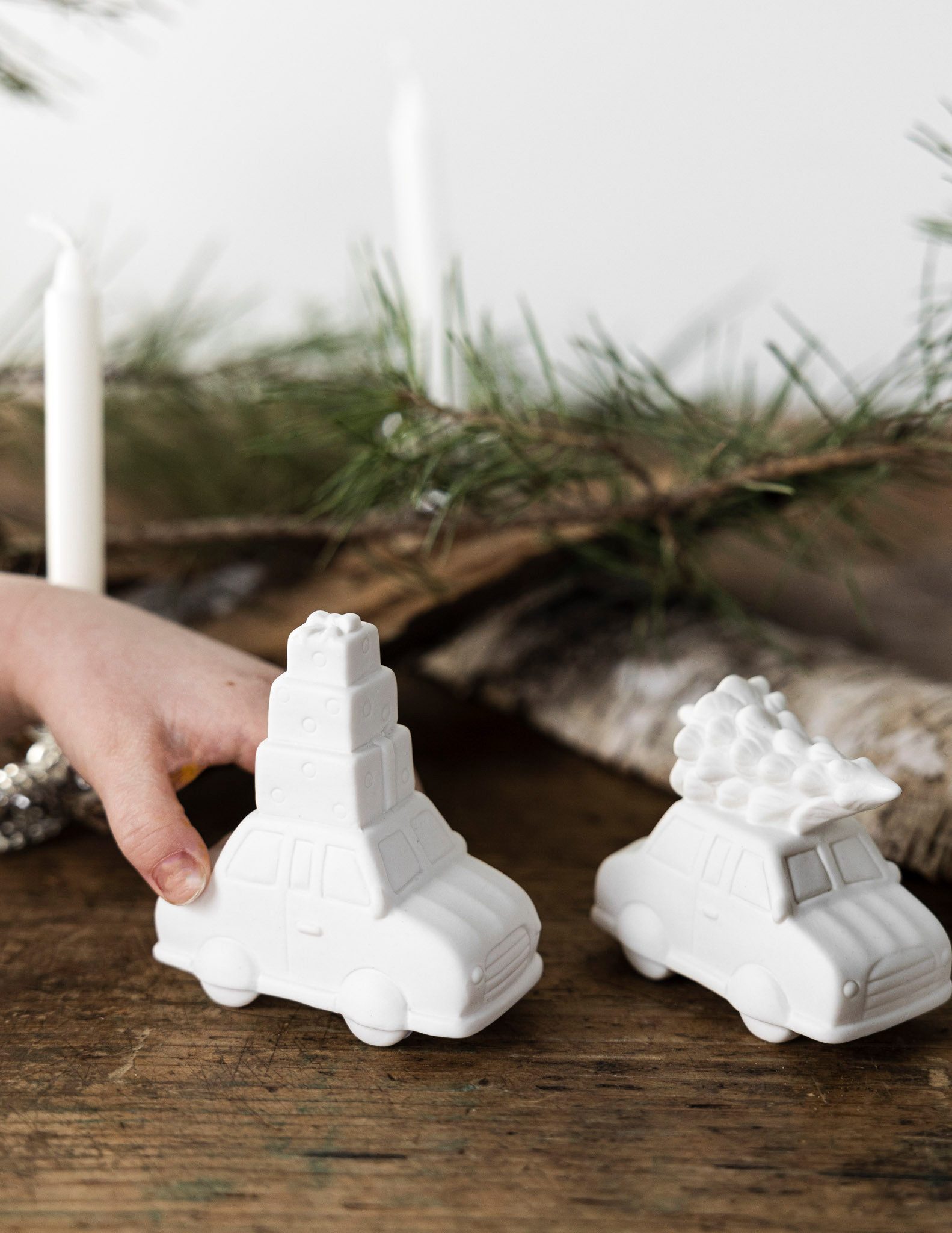 Storefactory Dekoobjekt Weihnachtsauto Hjulstad Keramik Weiß Weihnachtsdeko