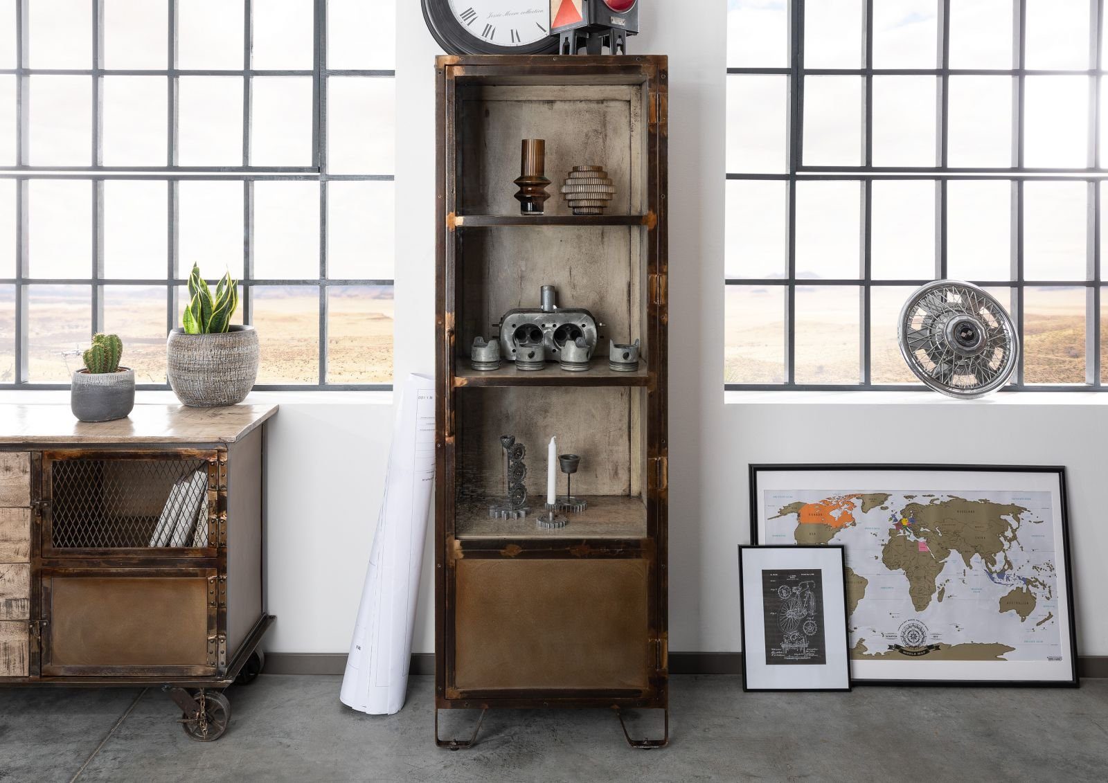 Massivmoebel24 Standvitrine HEAVY INDUSTRY (Vitrine Mango 60x40x180 braun lackiert HEAVY INDUSTRY #240) Vitrine Mango 60x40x180 braun lackiert HEAVY INDUSTRY #240