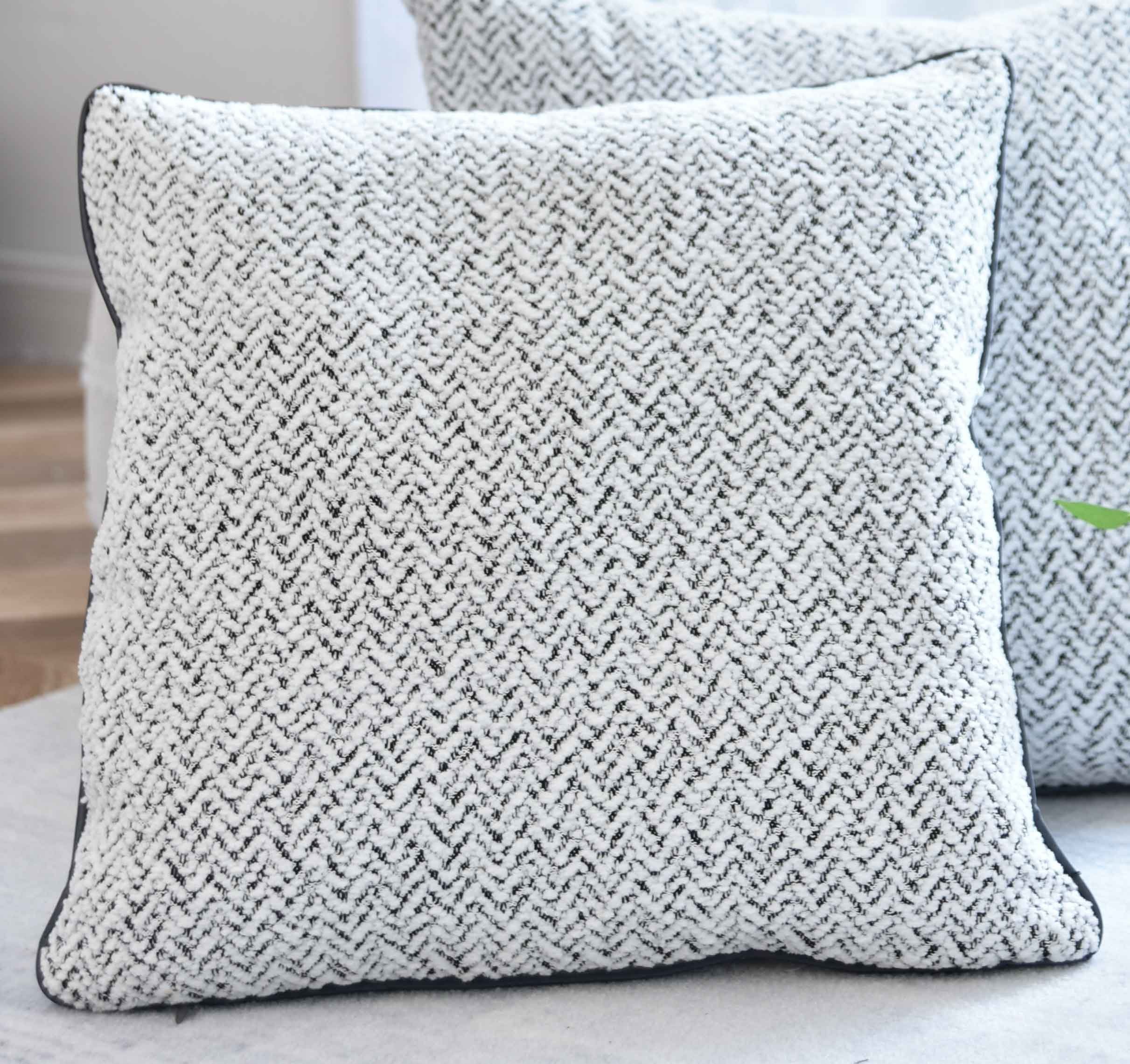 Gardinenbox Dekokissen, Chenille Bouclé-Optik Schwarzer Paspelierung 202333 günstig online kaufen