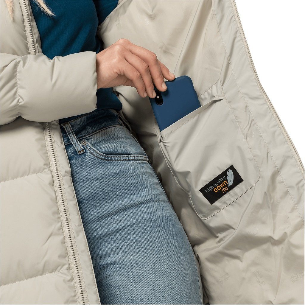 Jack Wolfskin Daunenmantel Frozen Lake Coat (winddicht, wasserabweisend) beige Damen