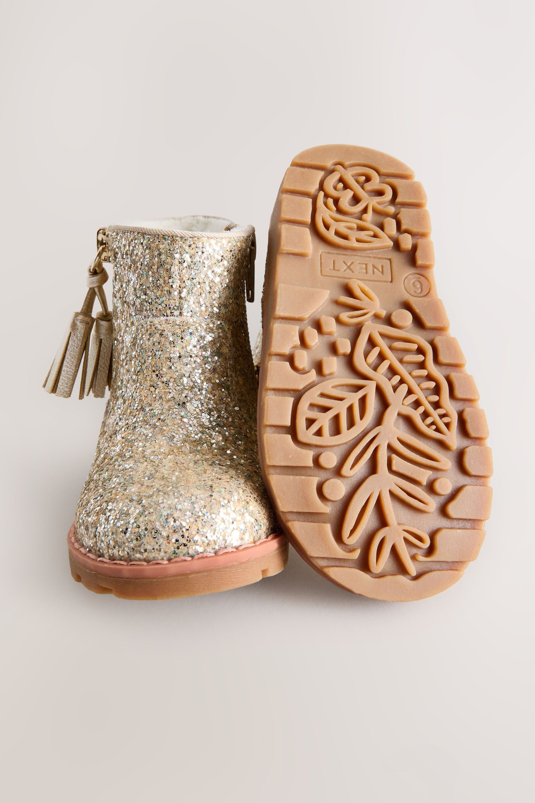 Next Chelseastiefel mit Quaste, weite Passform Stiefelette (1-tlg)