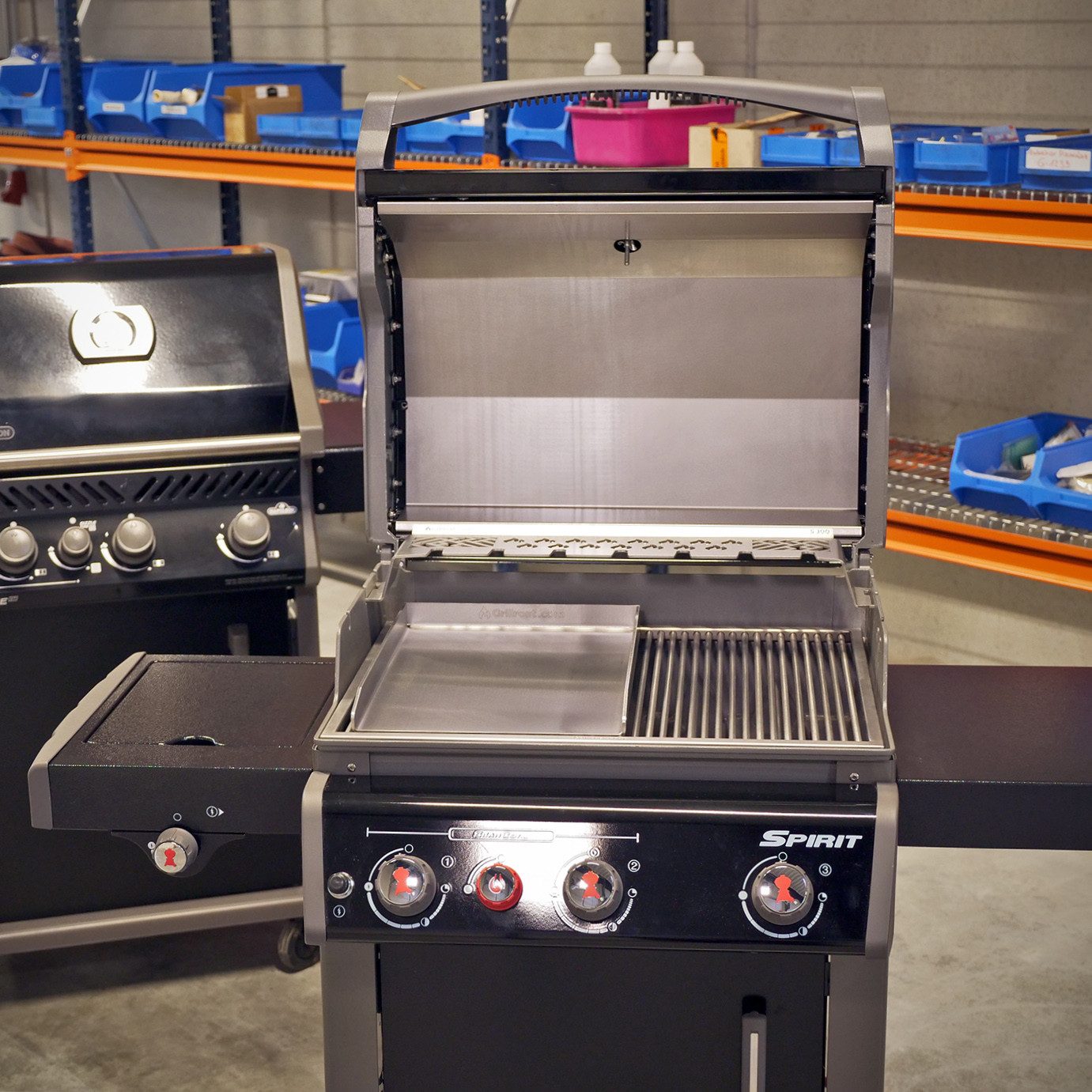 Grillrost.com BBQ Grillrost BBQ Hitzeschild / Doppelte Wandung für Weber Spirit 300, Made in Germany