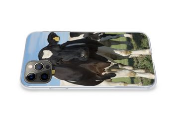 MuchoWow Handyhülle Kuh - Gras - Blau - Schatten, Handyhülle Apple iPhone 12 Pro, Smartphone-Bumper, Print, Handy